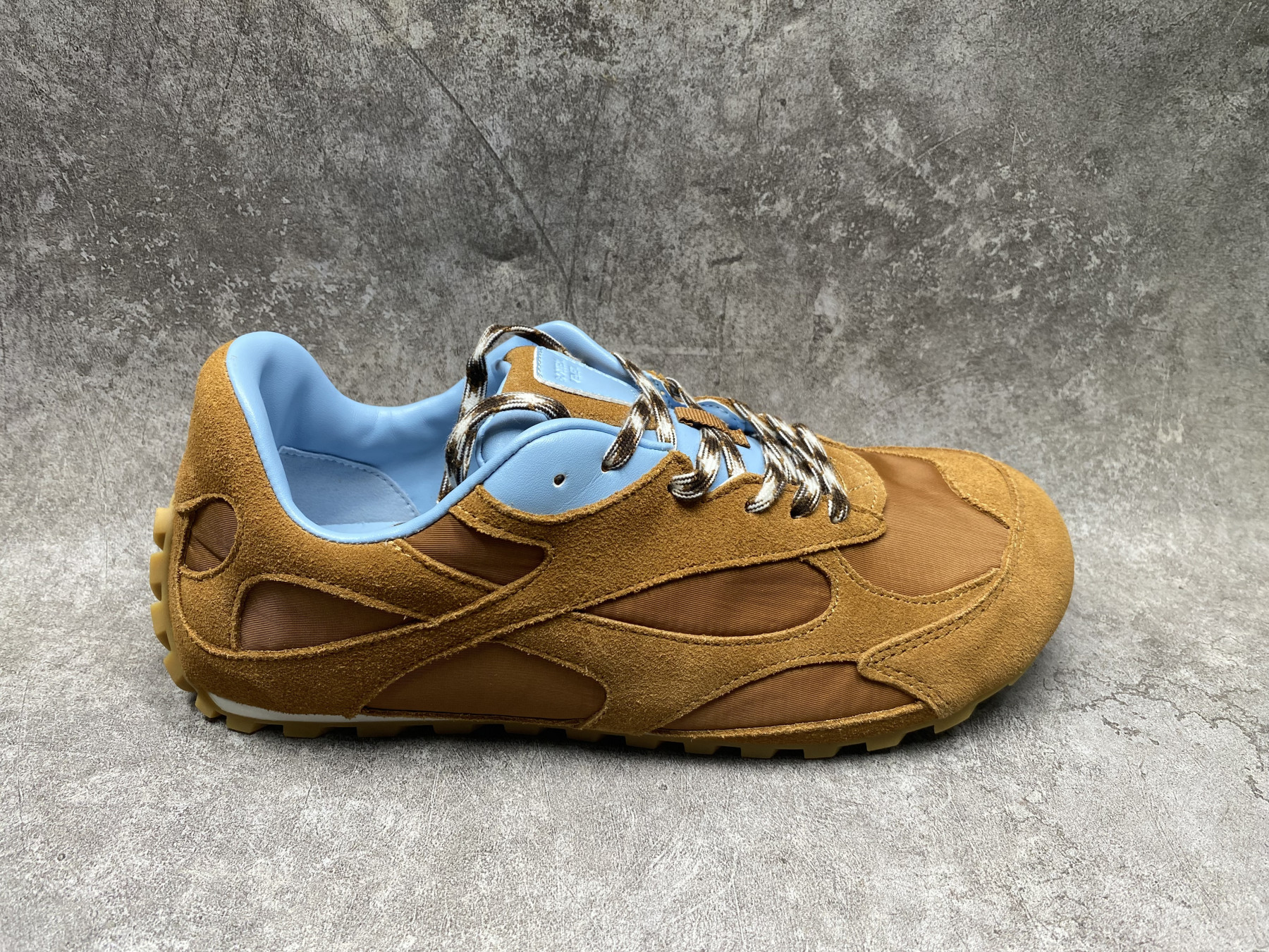 ua b0tt*ga Ven*ta orbit flash sneaker