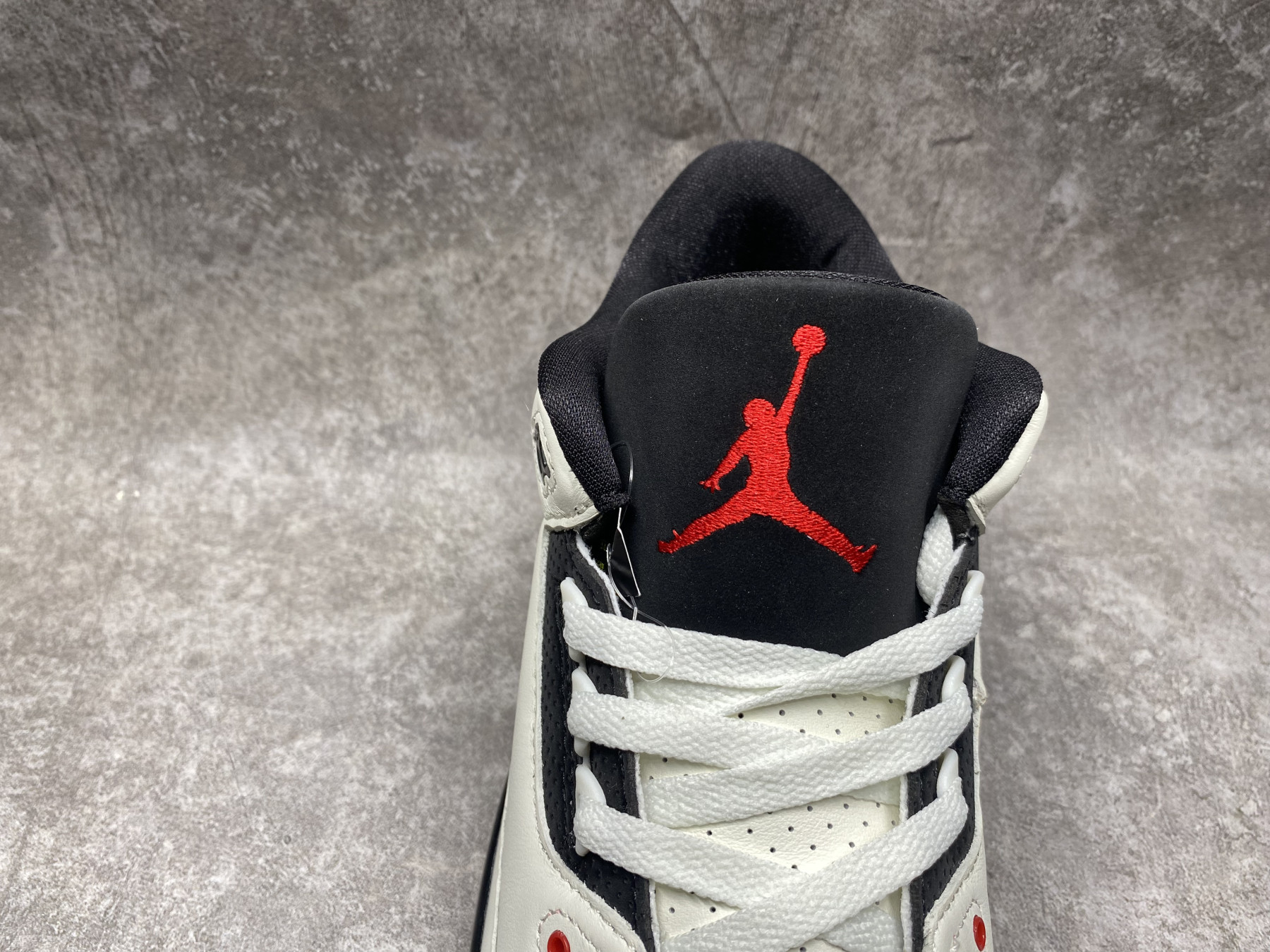 UA AIR JORDAN 3 Retro