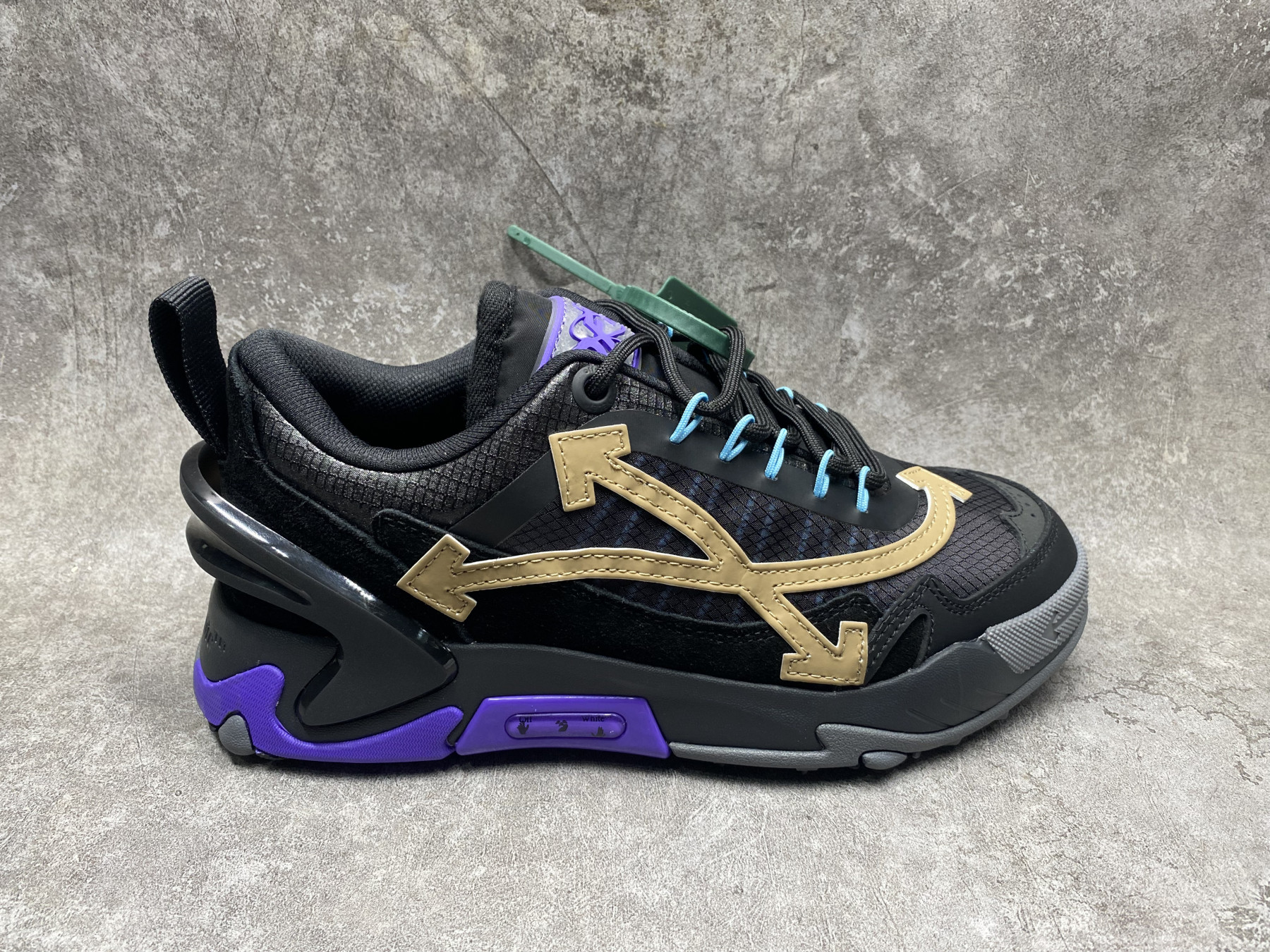 UA Off-White Odsy-2000 Sneaker