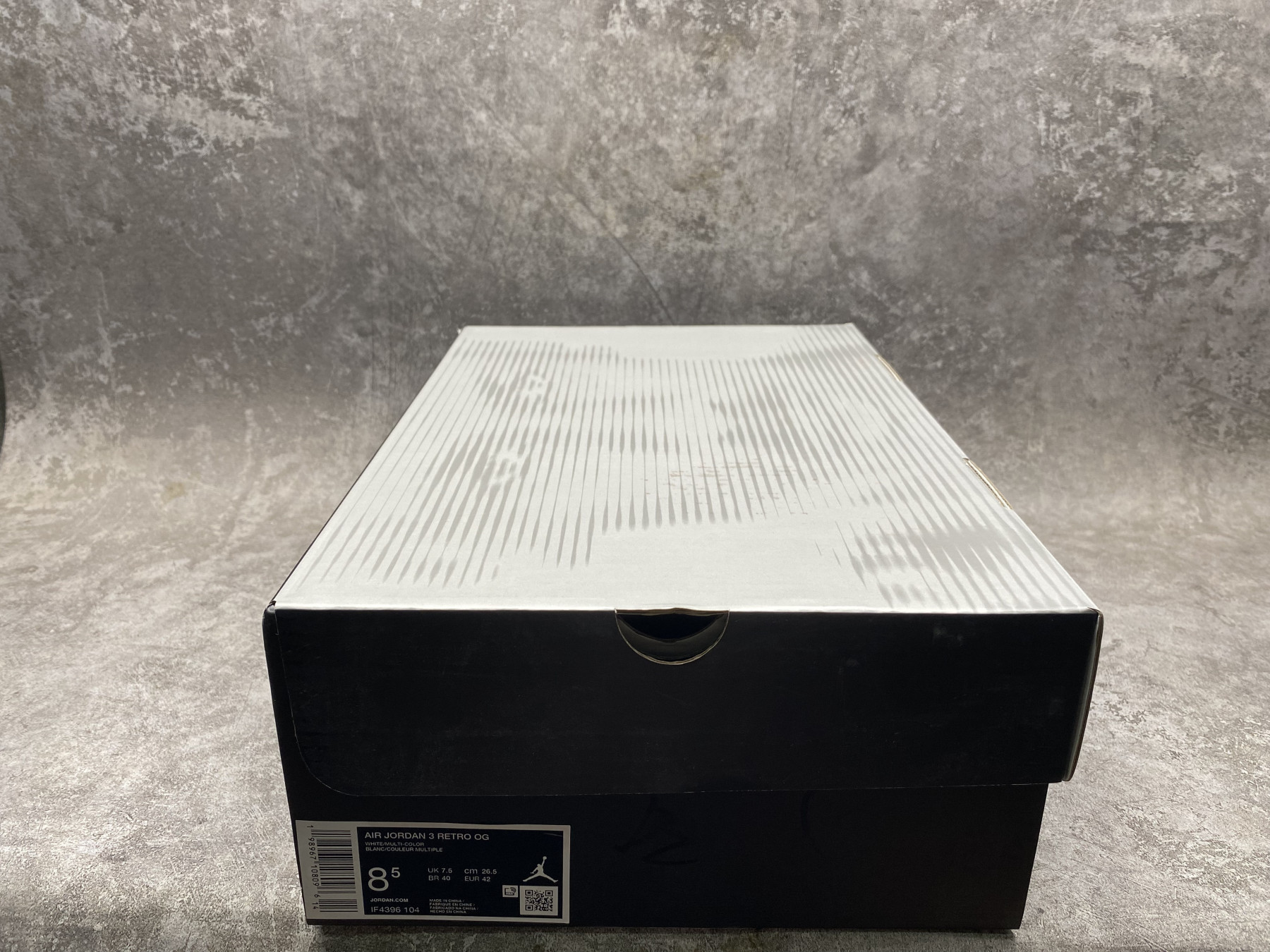 UA AIR JORDAN 3 Retro