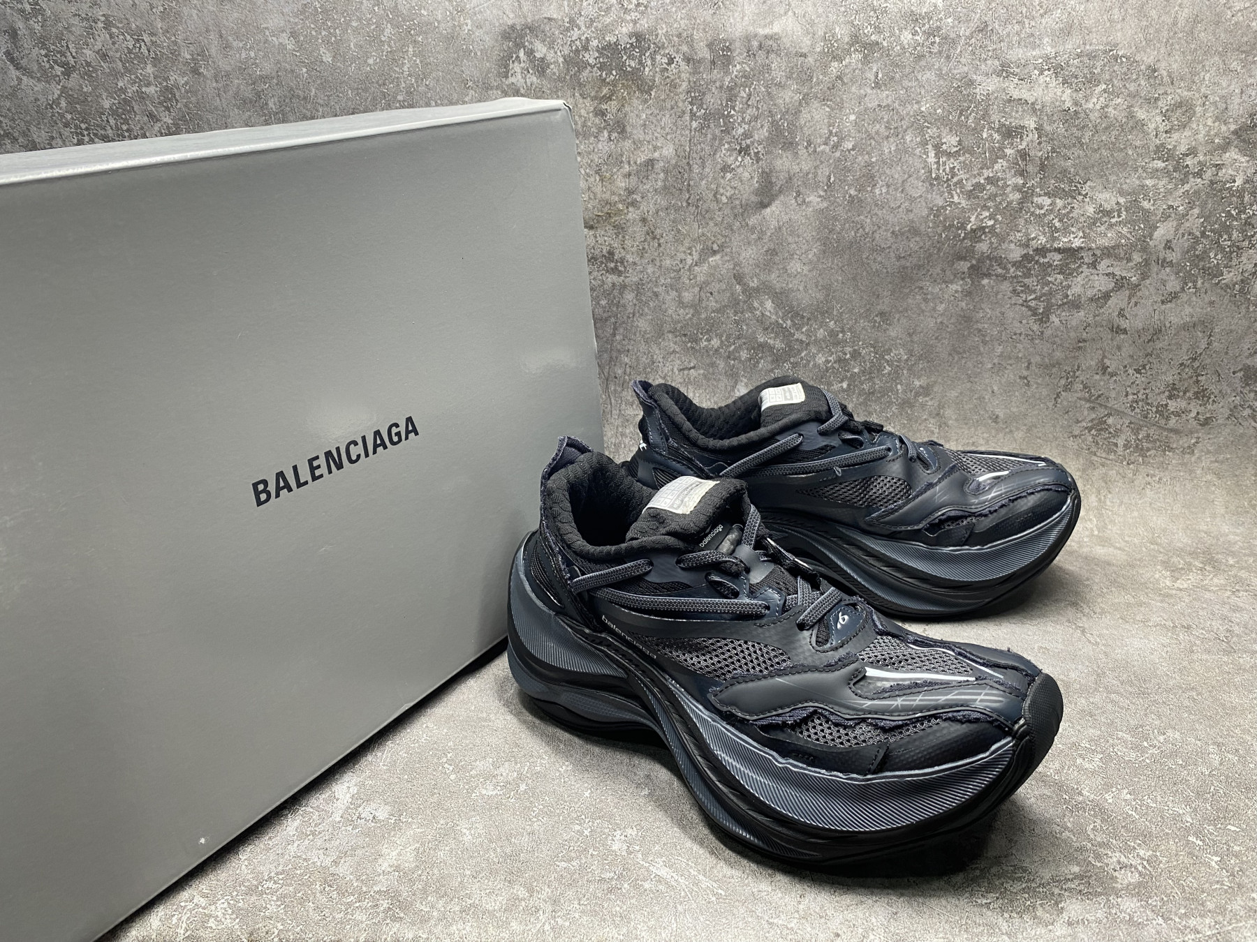 ua Ba1en*iaga jet sneakers(run one size large)