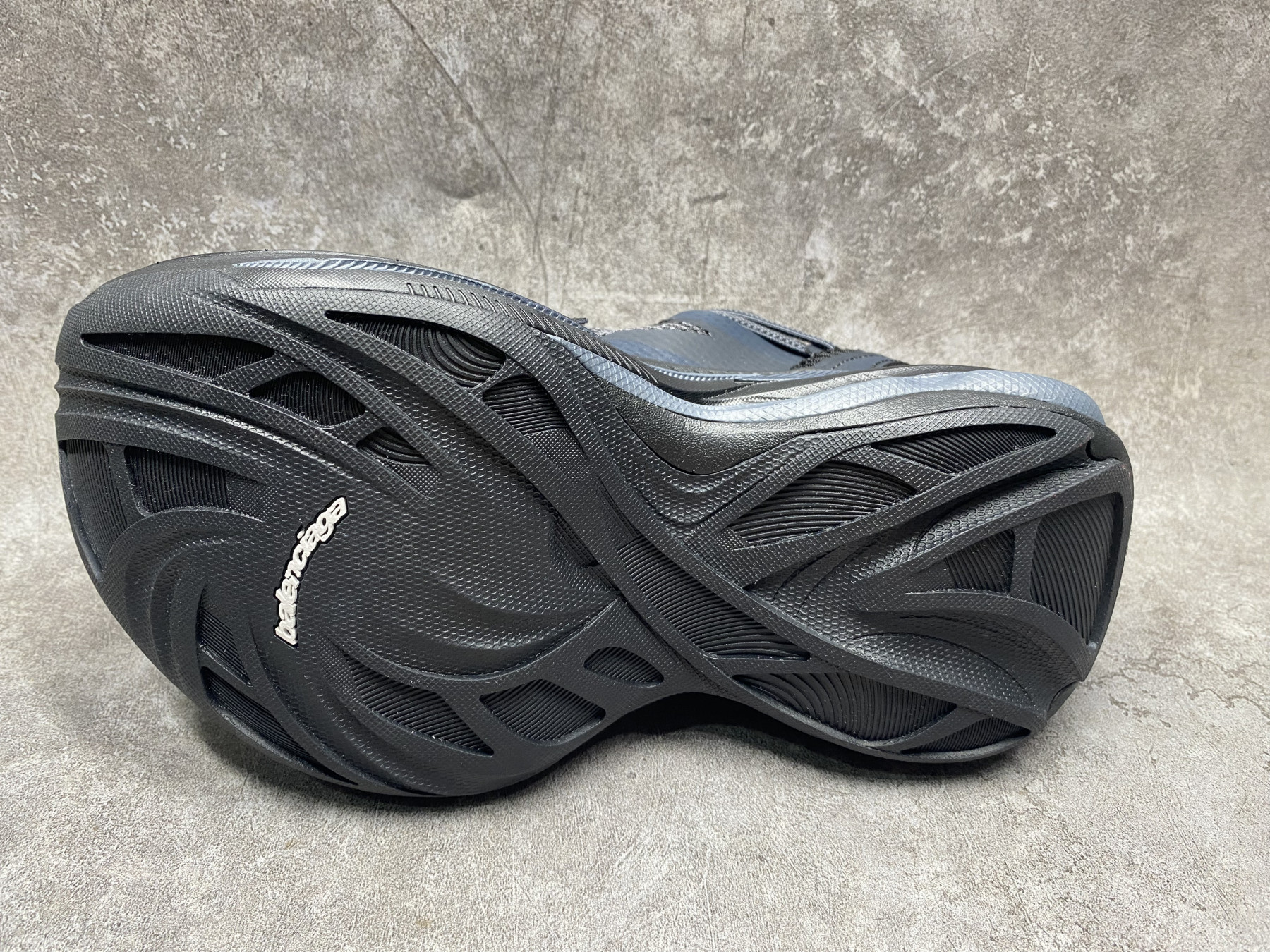 ua Ba1en*iaga jet sneakers(run one size large)