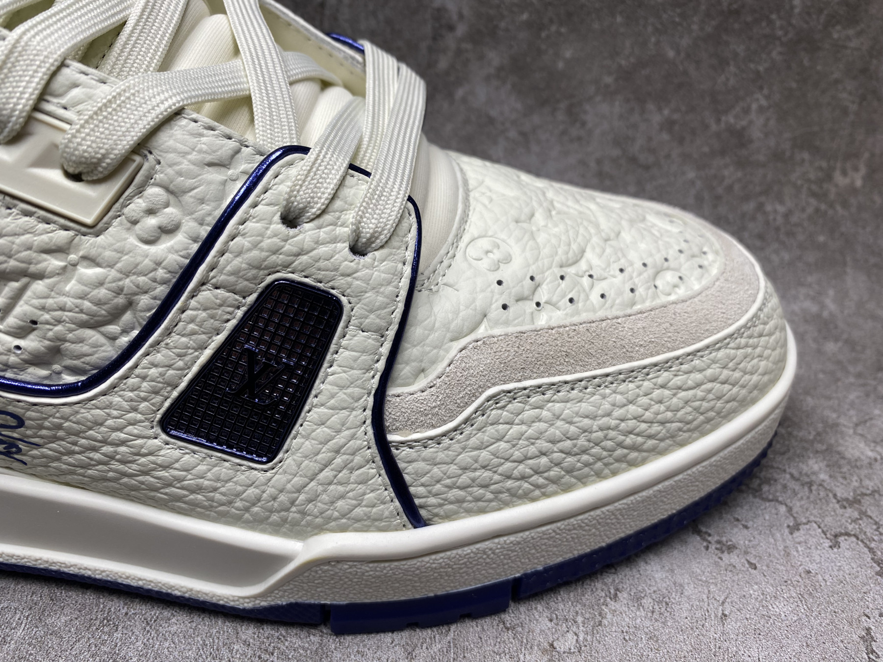 UA LV trainer Sneakers