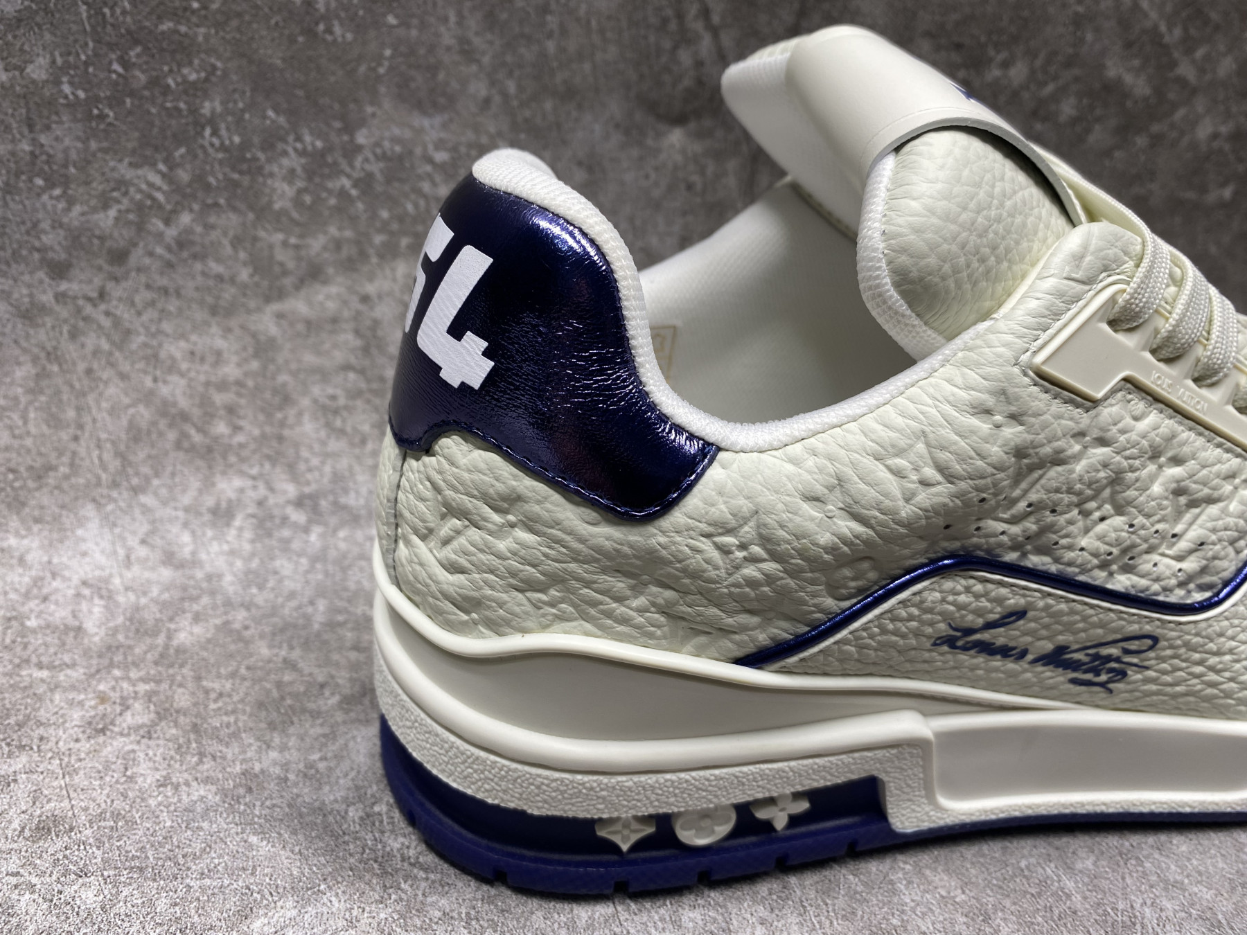 UA LV trainer Sneakers
