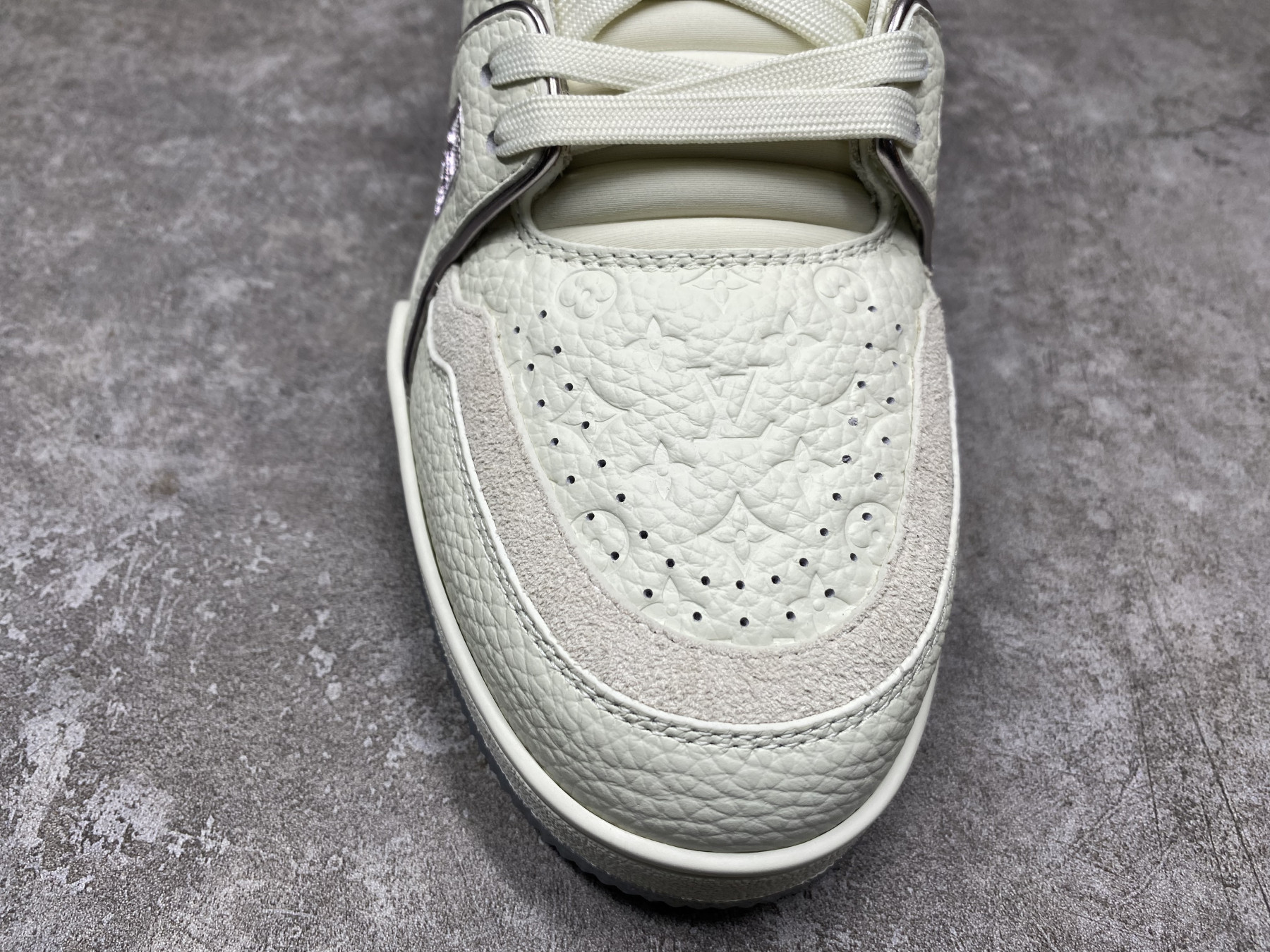 UA LV trainer Sneakers