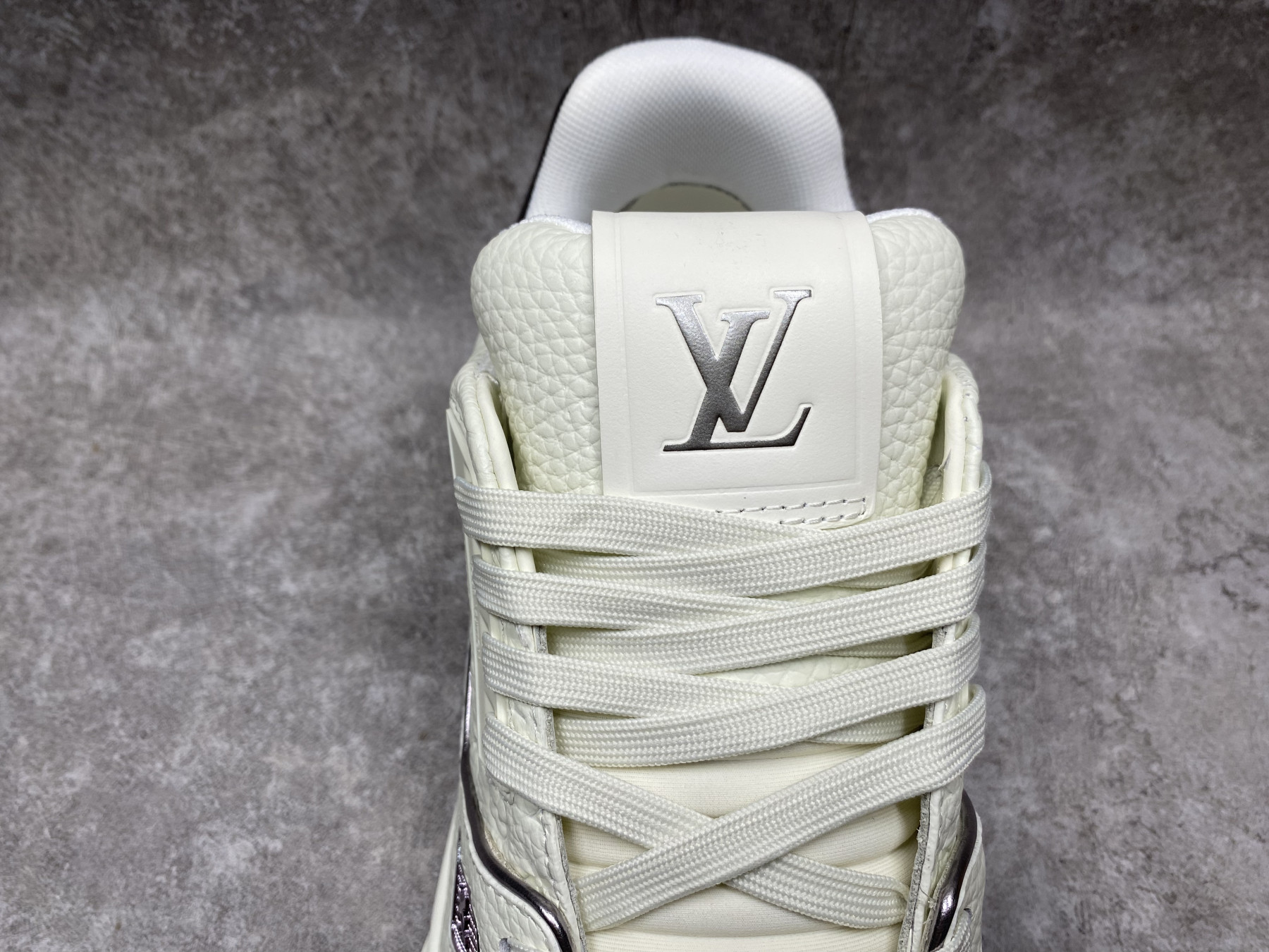 UA LV trainer Sneakers