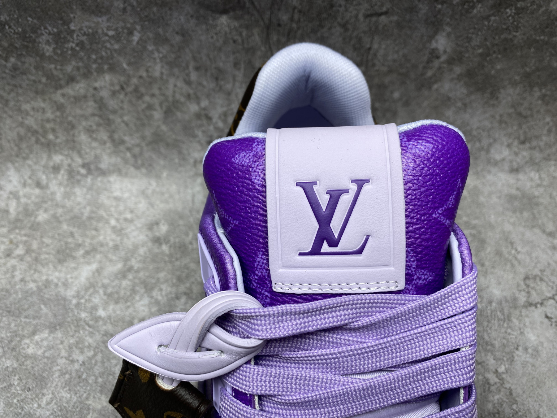 UA LV trainer Sneakers
