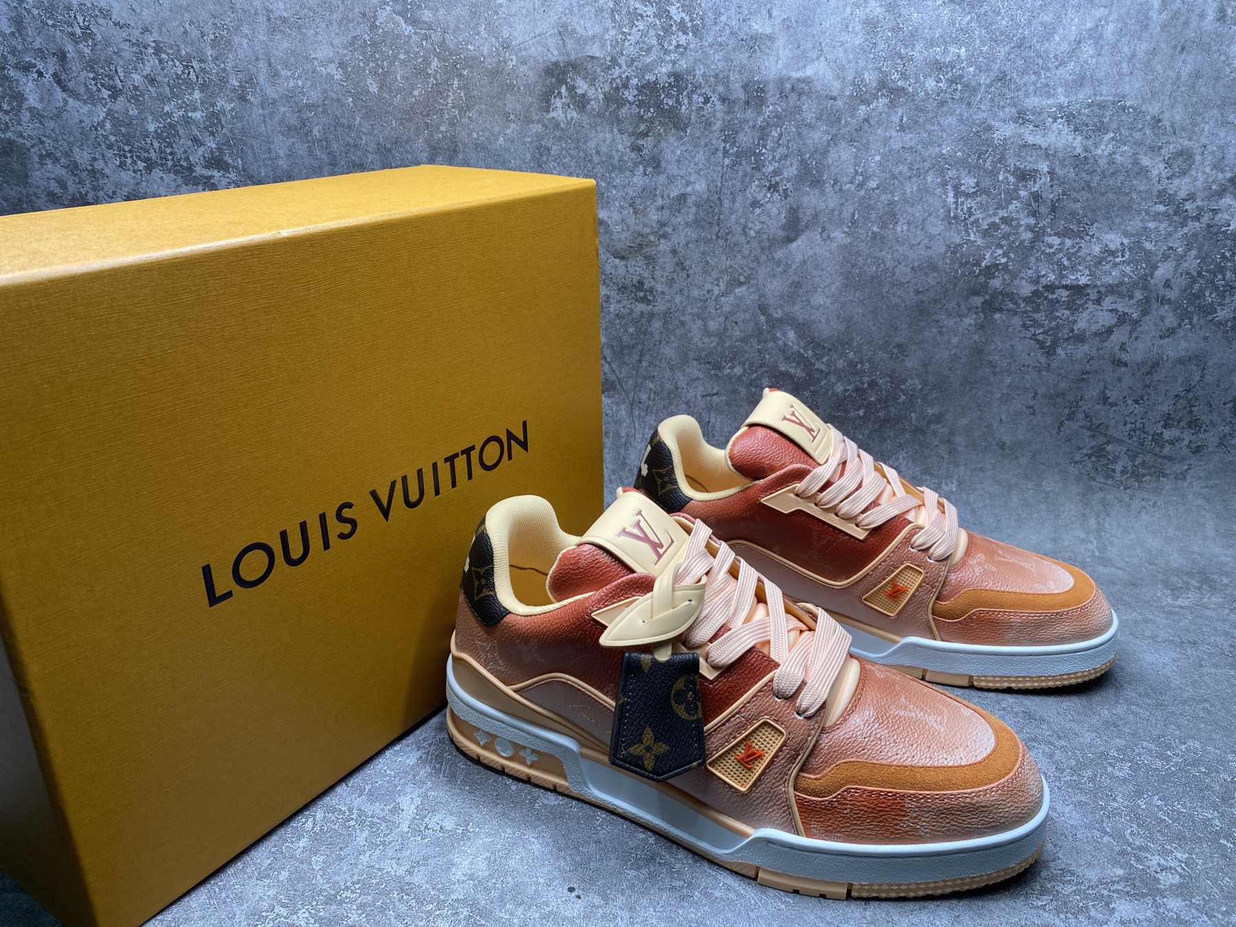 UA LV trainer Sneakers