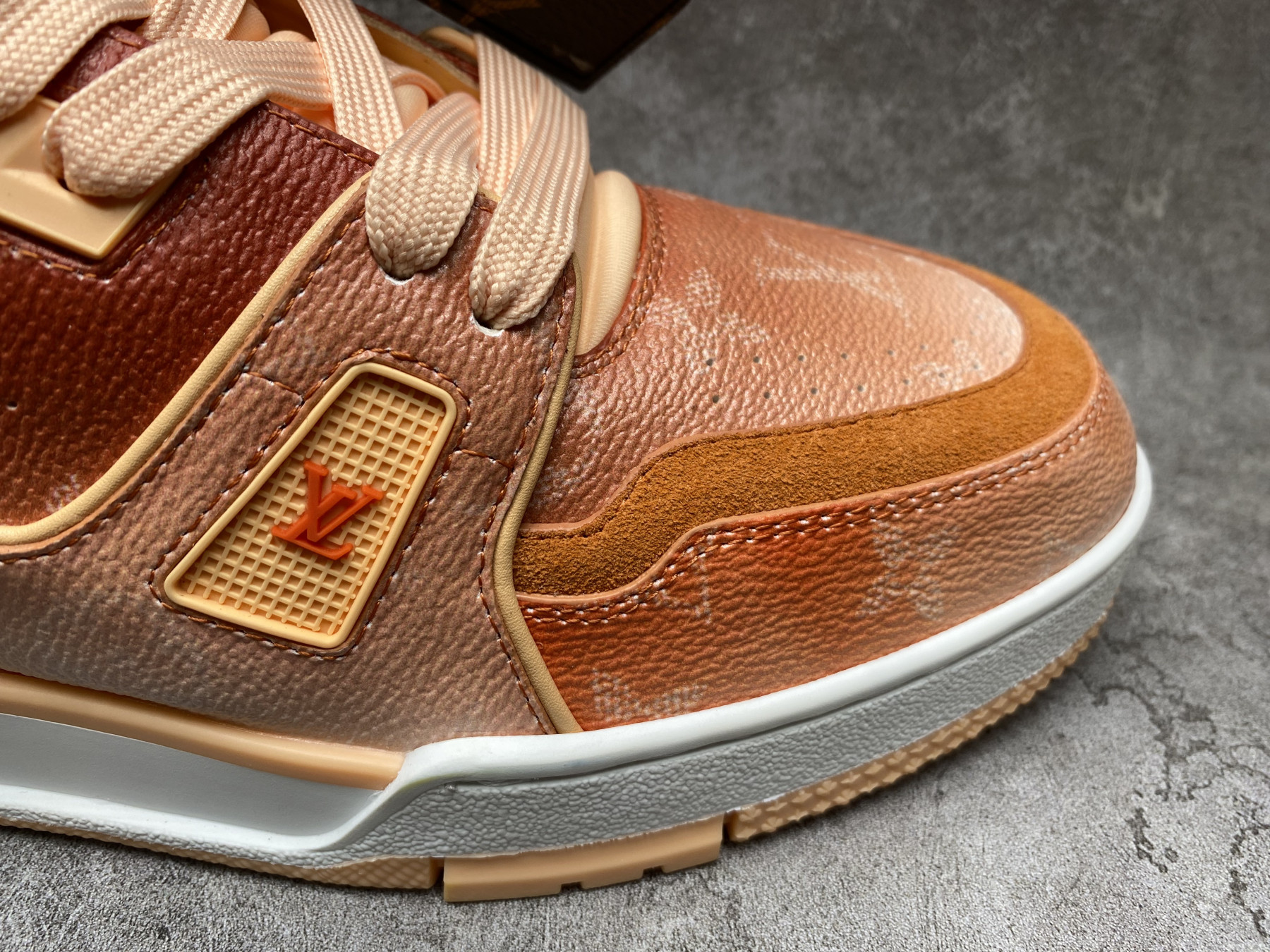 UA LV trainer Sneakers