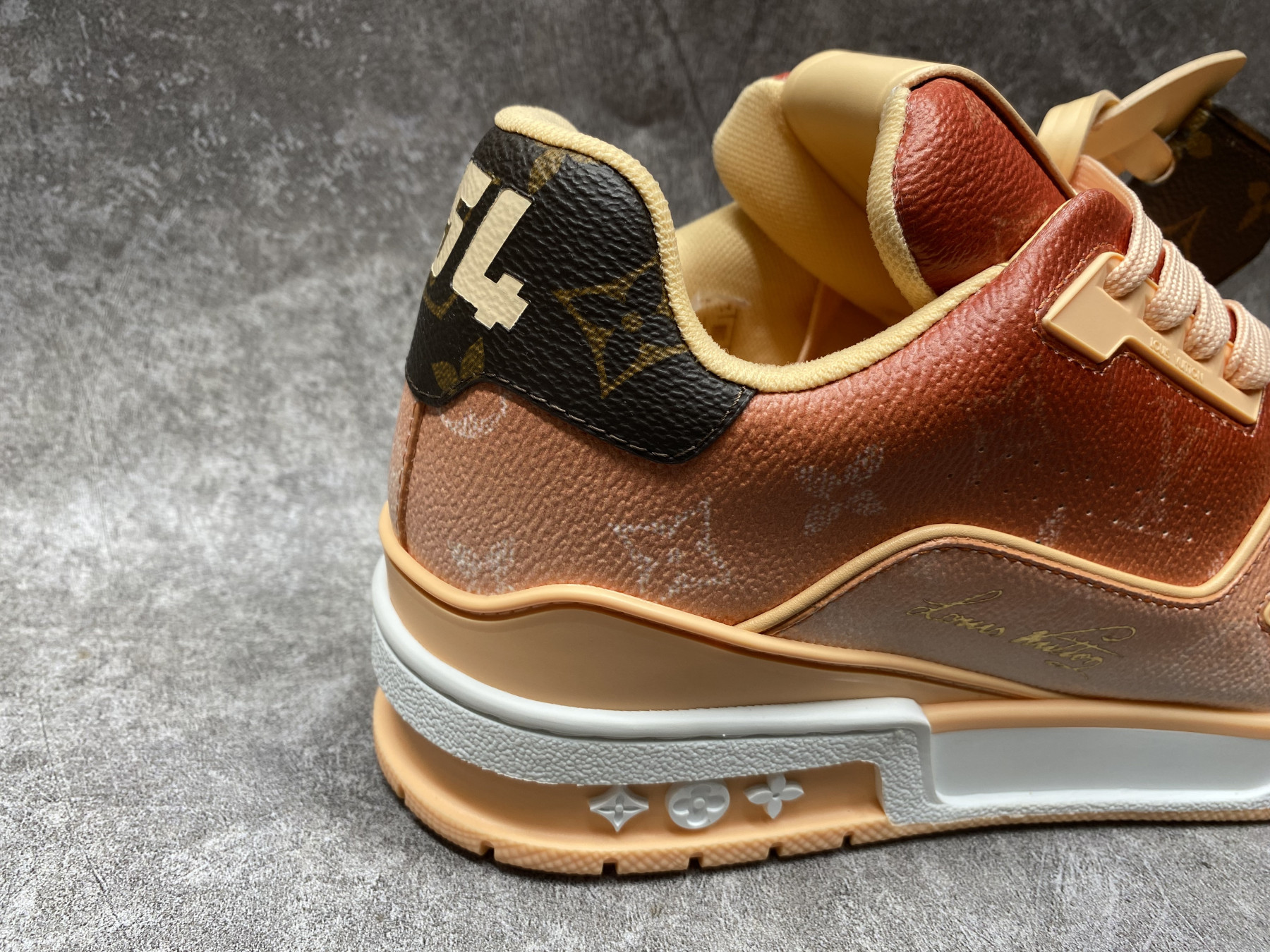 UA LV trainer Sneakers