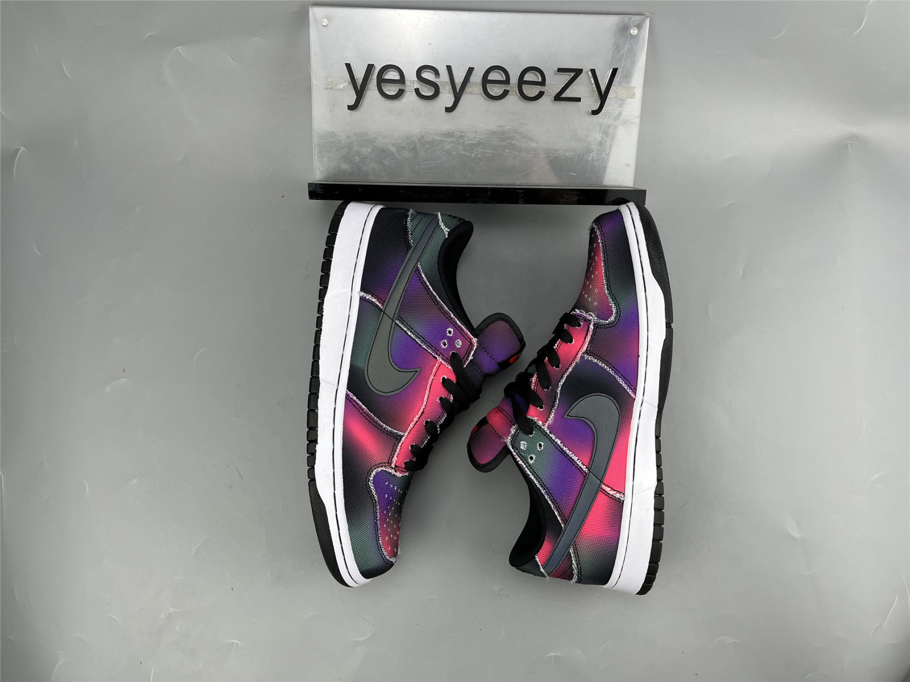 UA NIKE DUNK LOW "GRAFFITI"