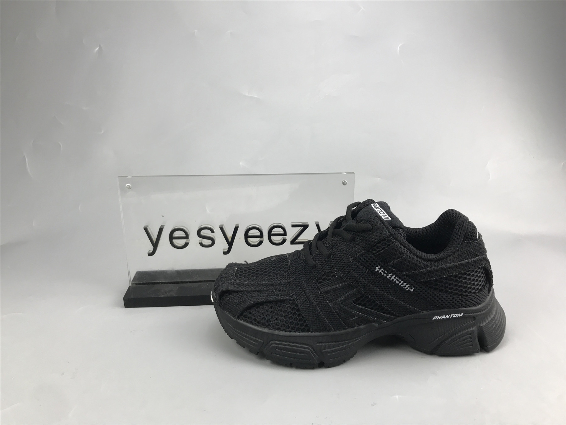 ua phanT0m sneaker black