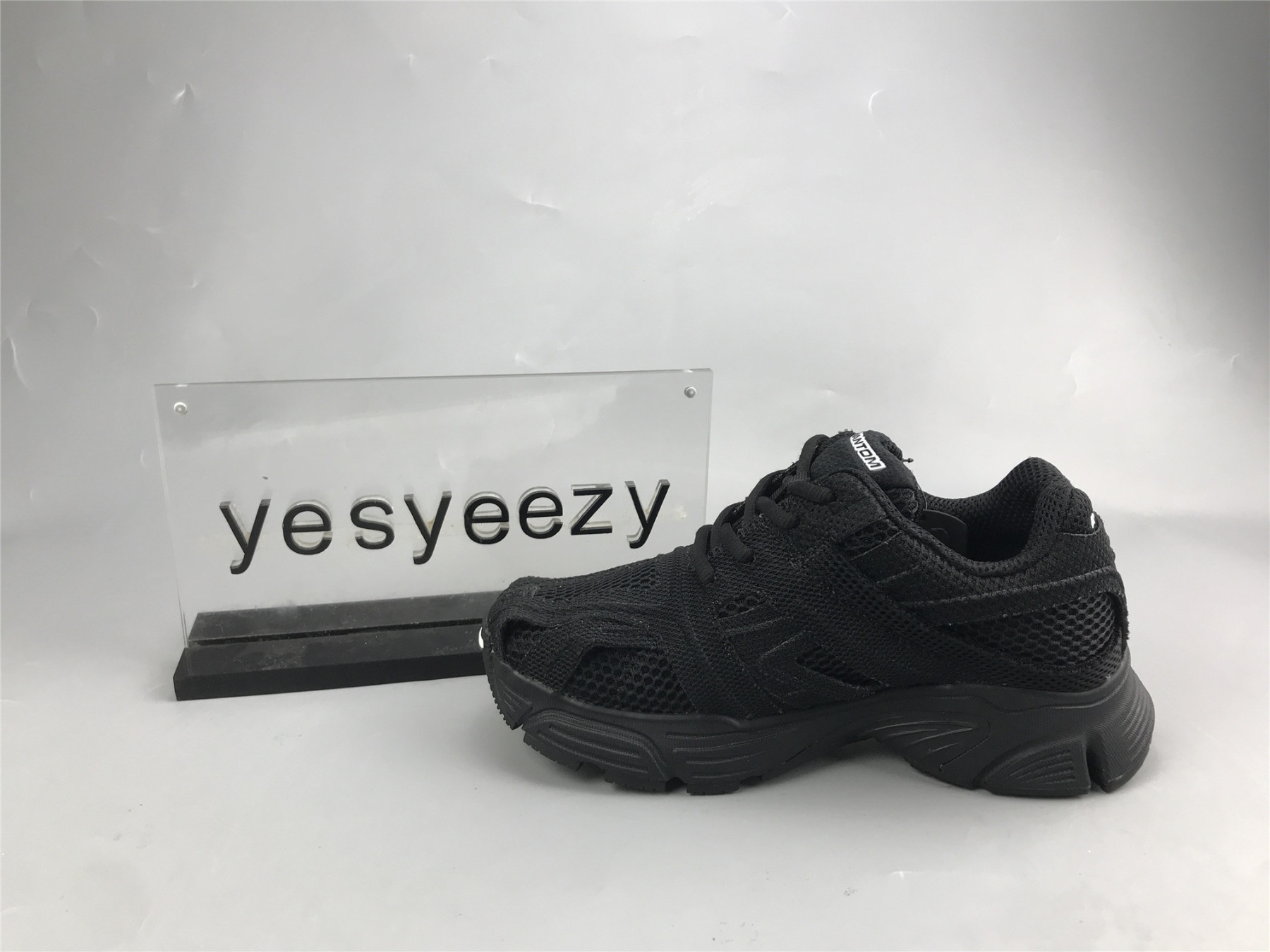 ua phanT0m sneaker black