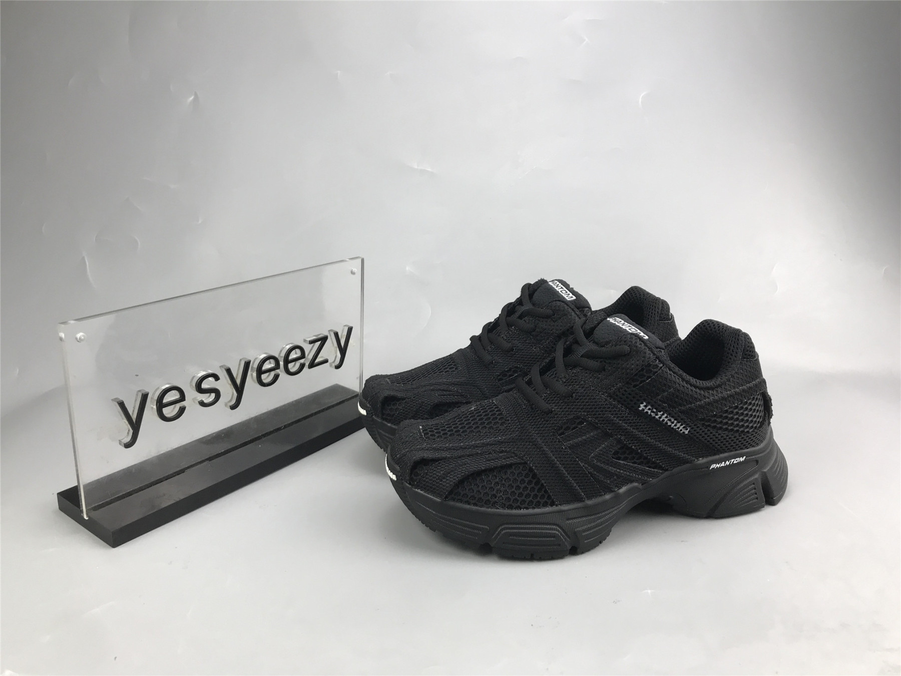 ua phanT0m sneaker black