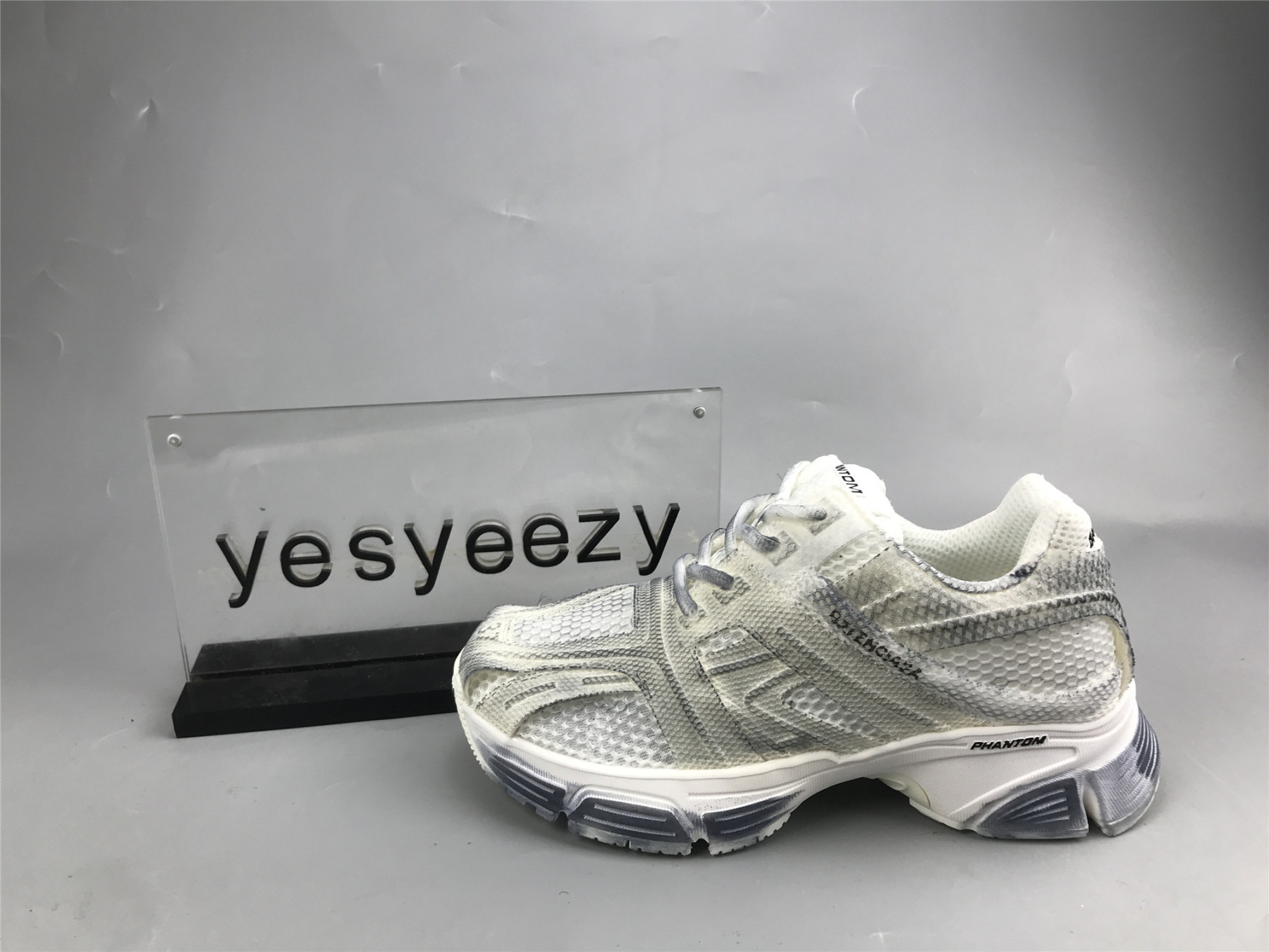 ua phanT0m sneaker white