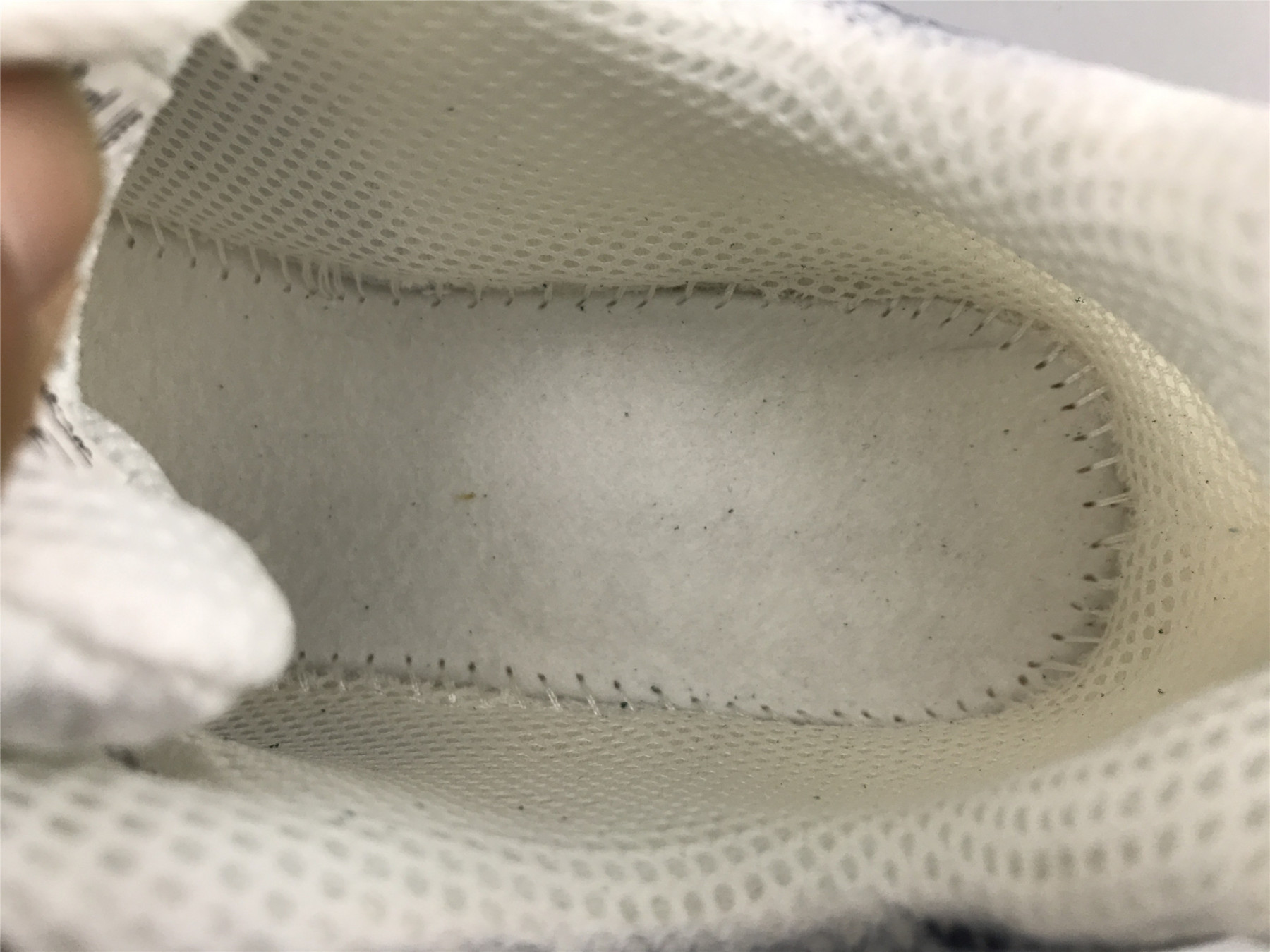 ua phanT0m sneaker white