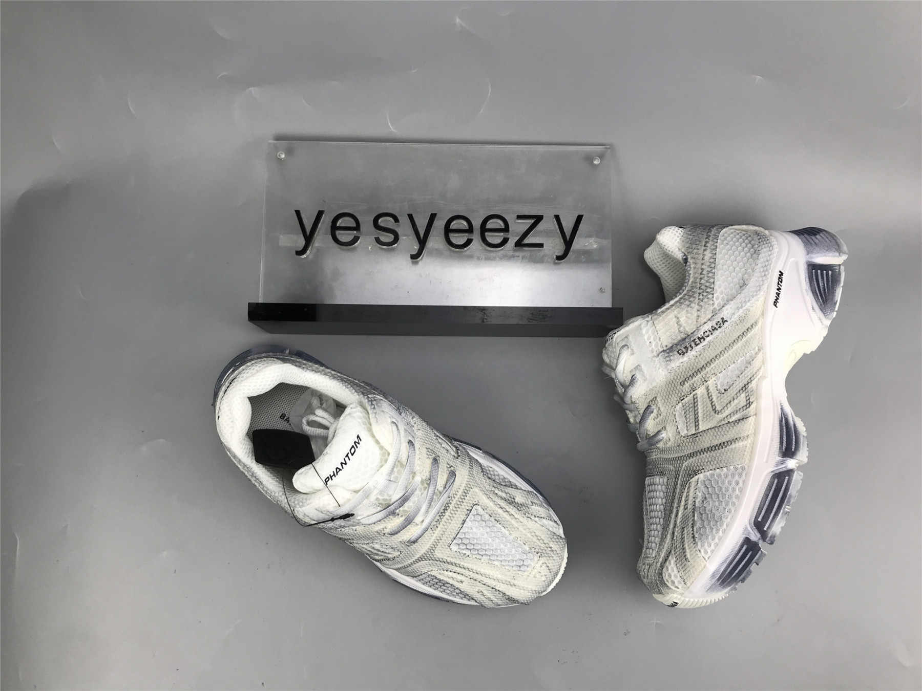 ua phanT0m sneaker white