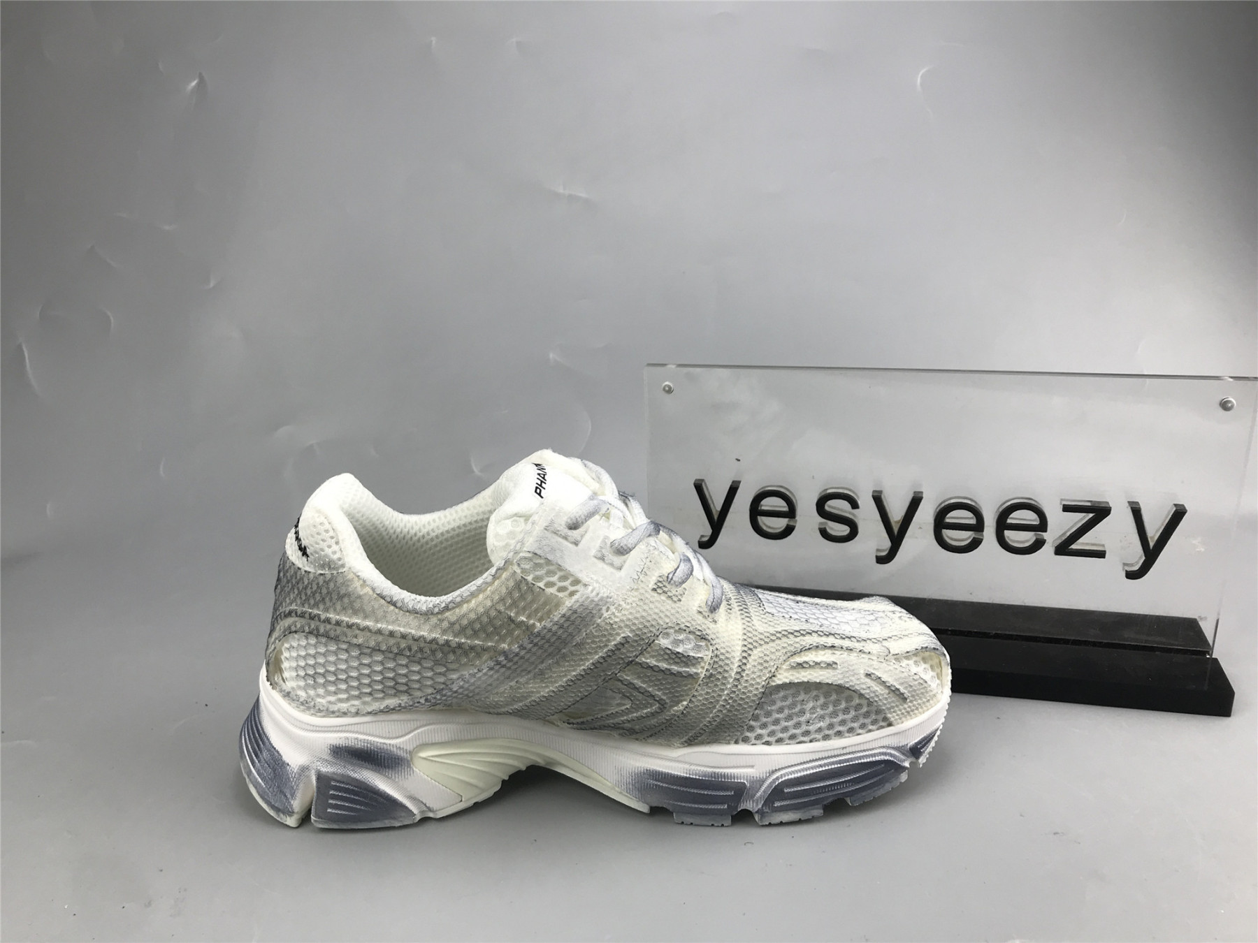 ua phanT0m sneaker white