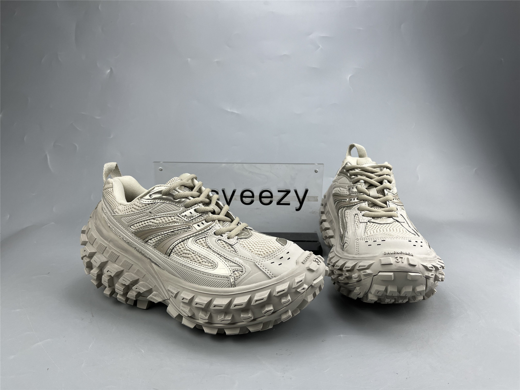 UA TRIPLE S CLEAR SOLE GREY BEIGE