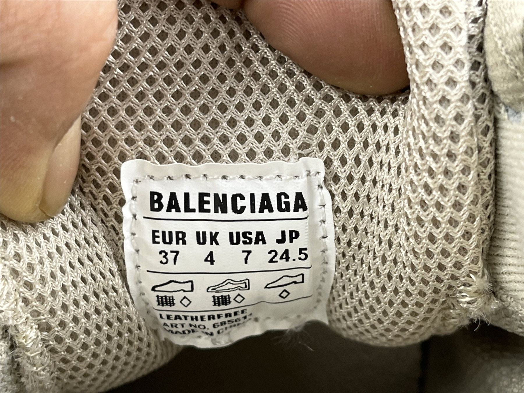 UA TRIPLE S CLEAR SOLE GREY BEIGE