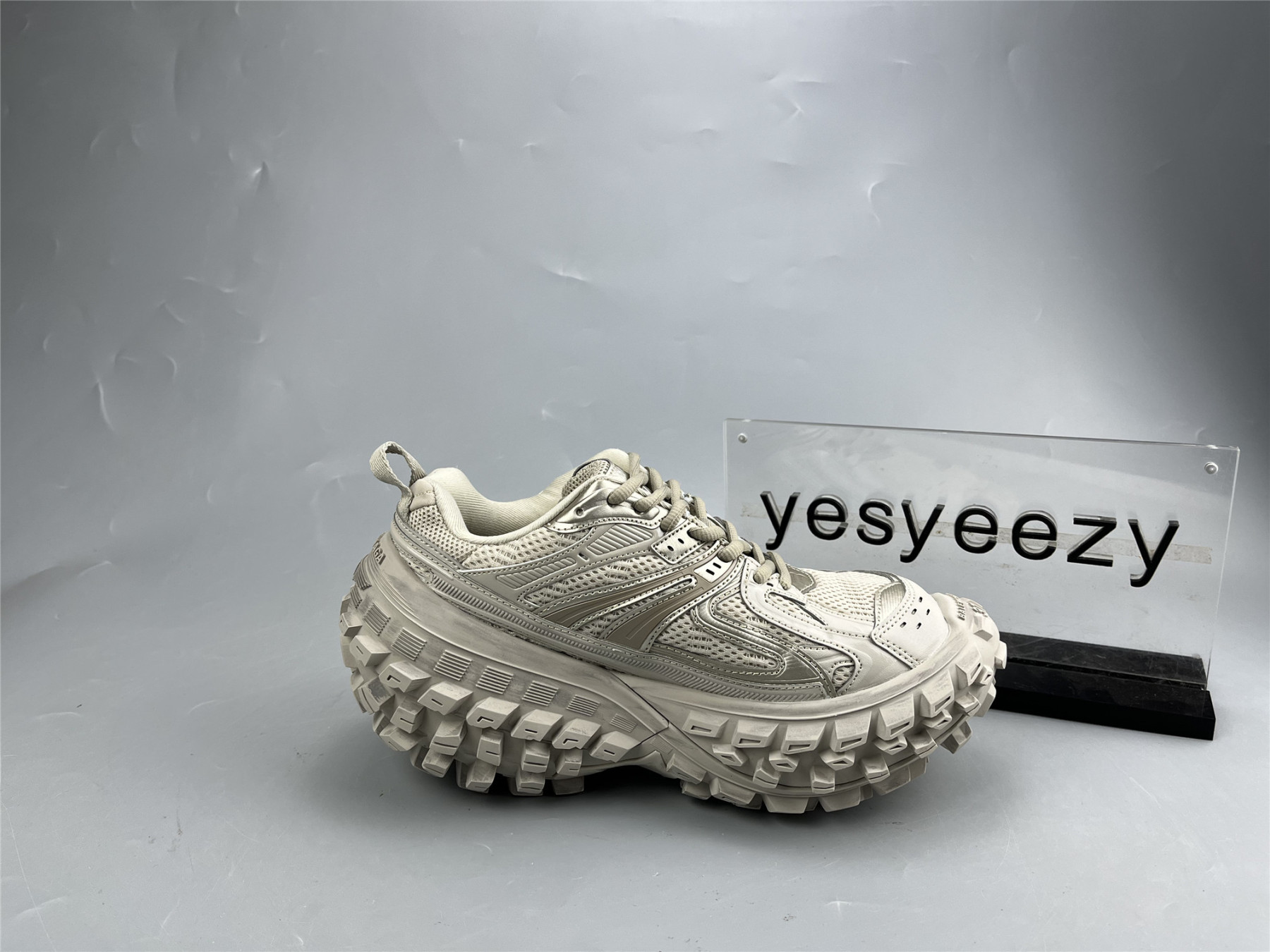 UA TRIPLE S CLEAR SOLE GREY BEIGE