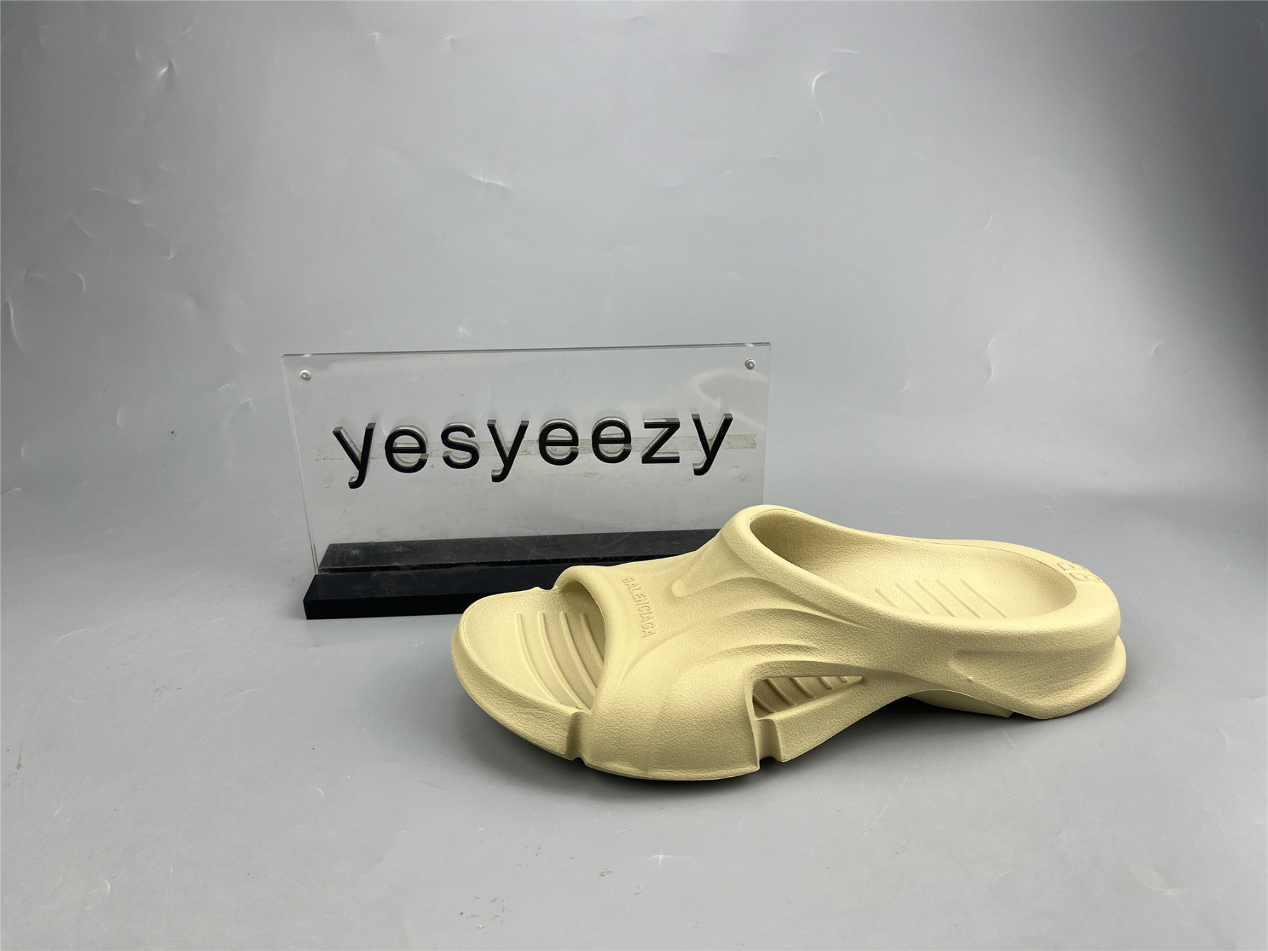 UA MOLD SLIDE YELLOW