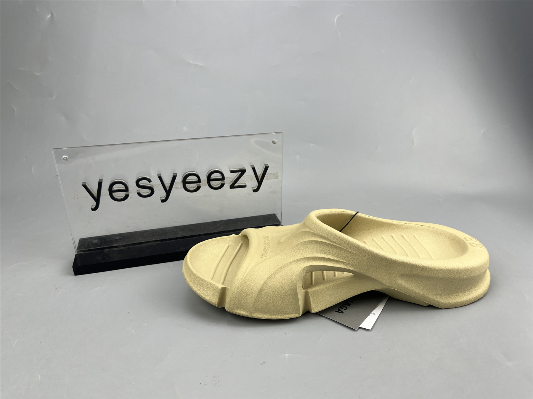 UA MOLD SLIDE YELLOW