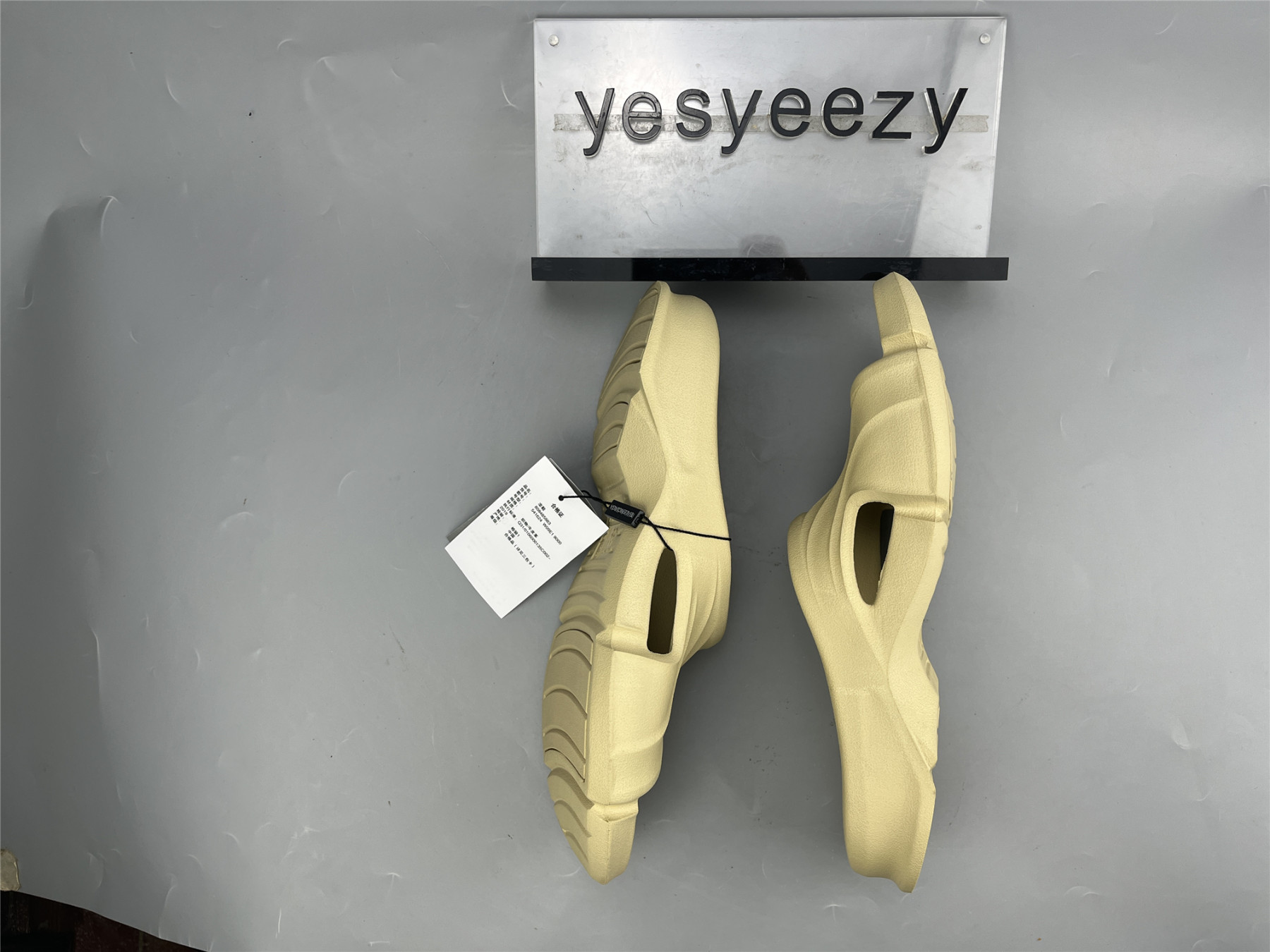 UA MOLD SLIDE YELLOW