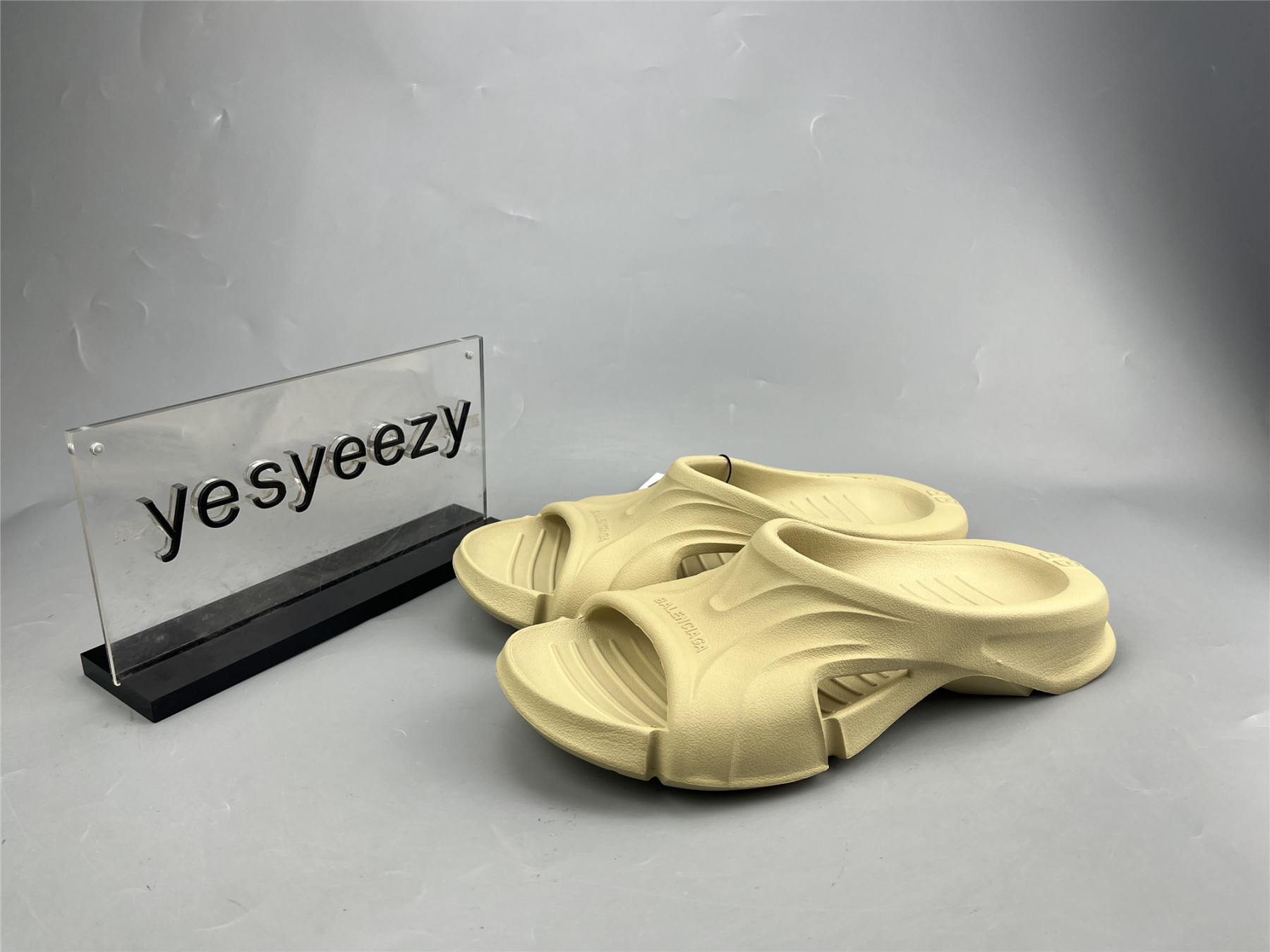 UA MOLD SLIDE YELLOW