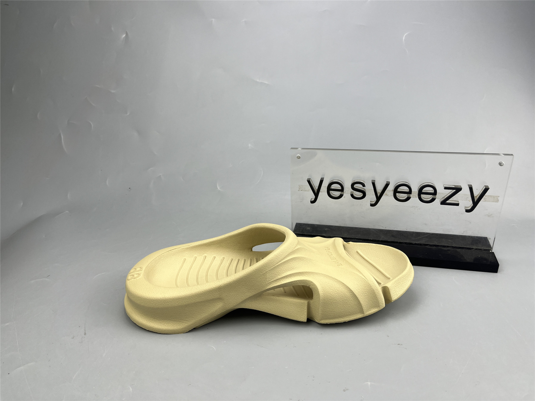 UA MOLD SLIDE YELLOW