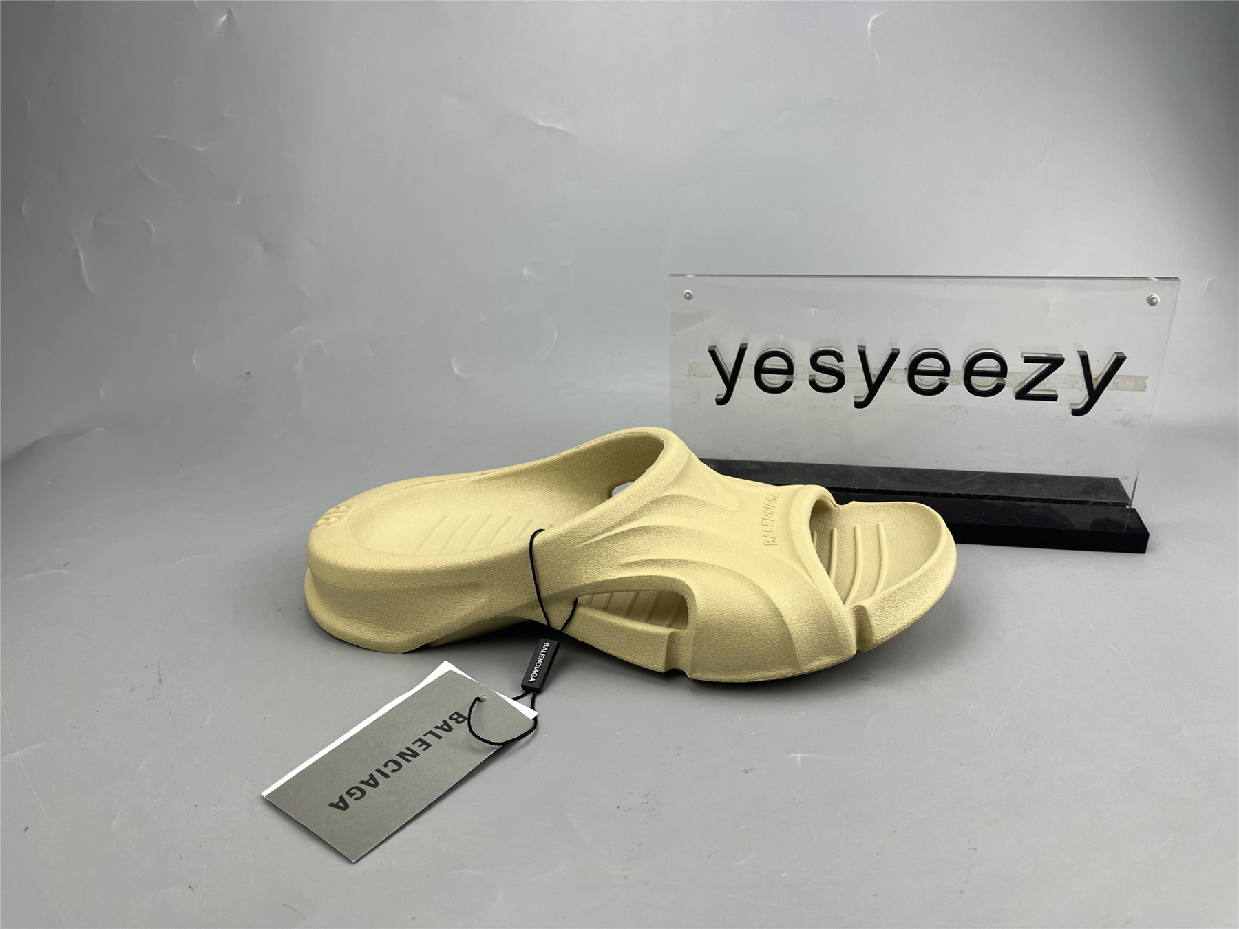 UA MOLD SLIDE YELLOW