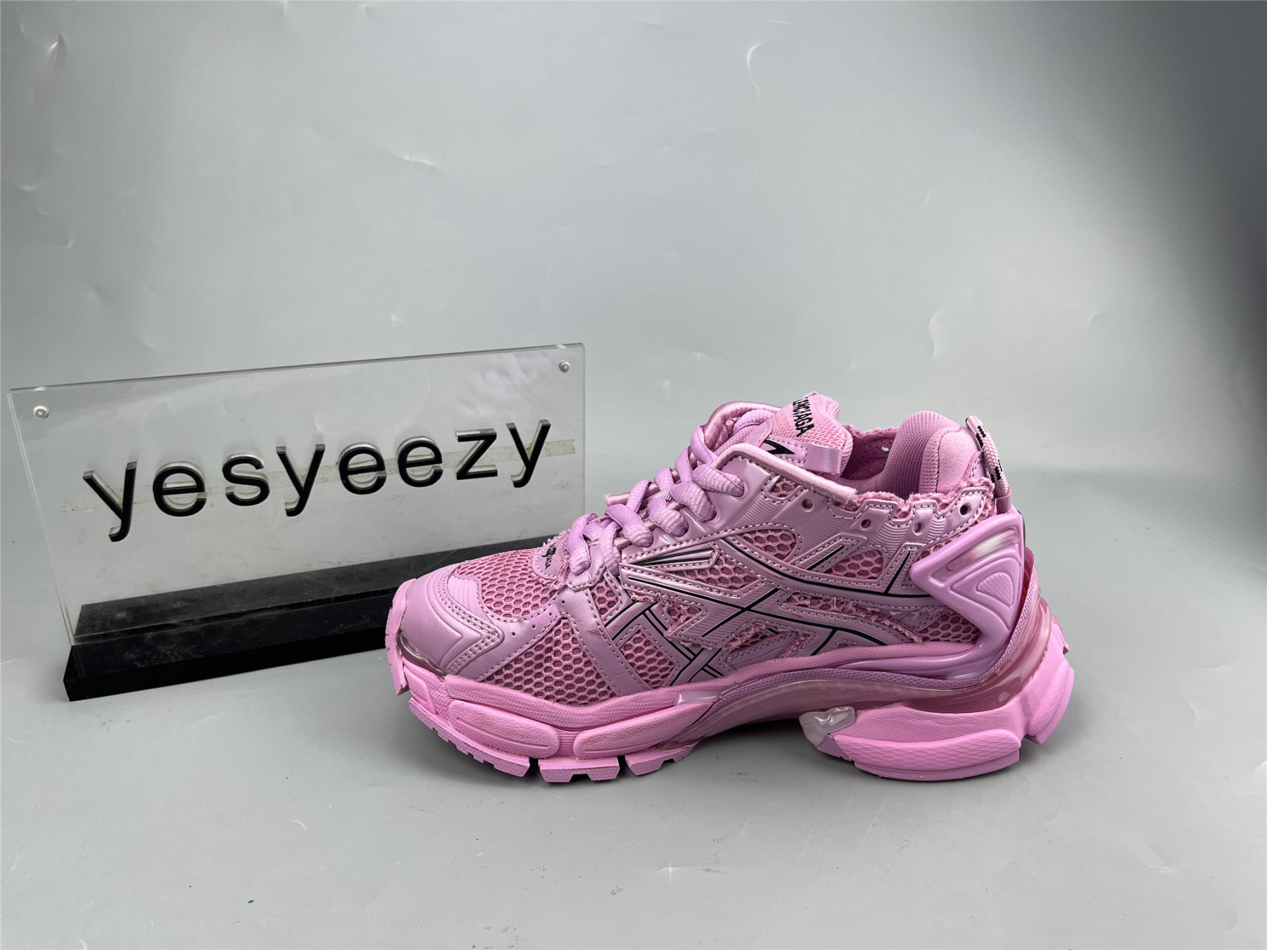 UA RUNNER SNEAKER PINK