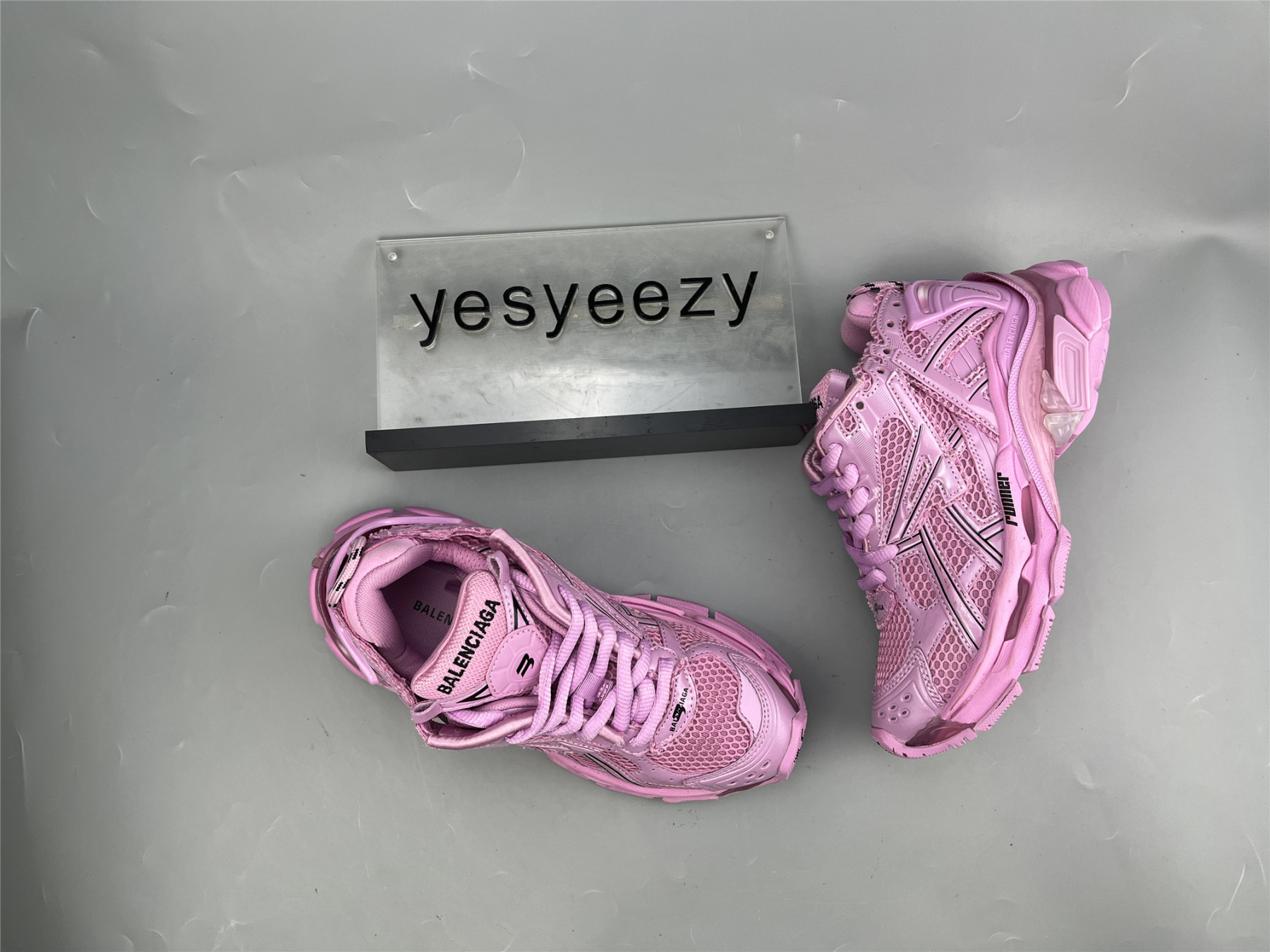 UA RUNNER SNEAKER PINK