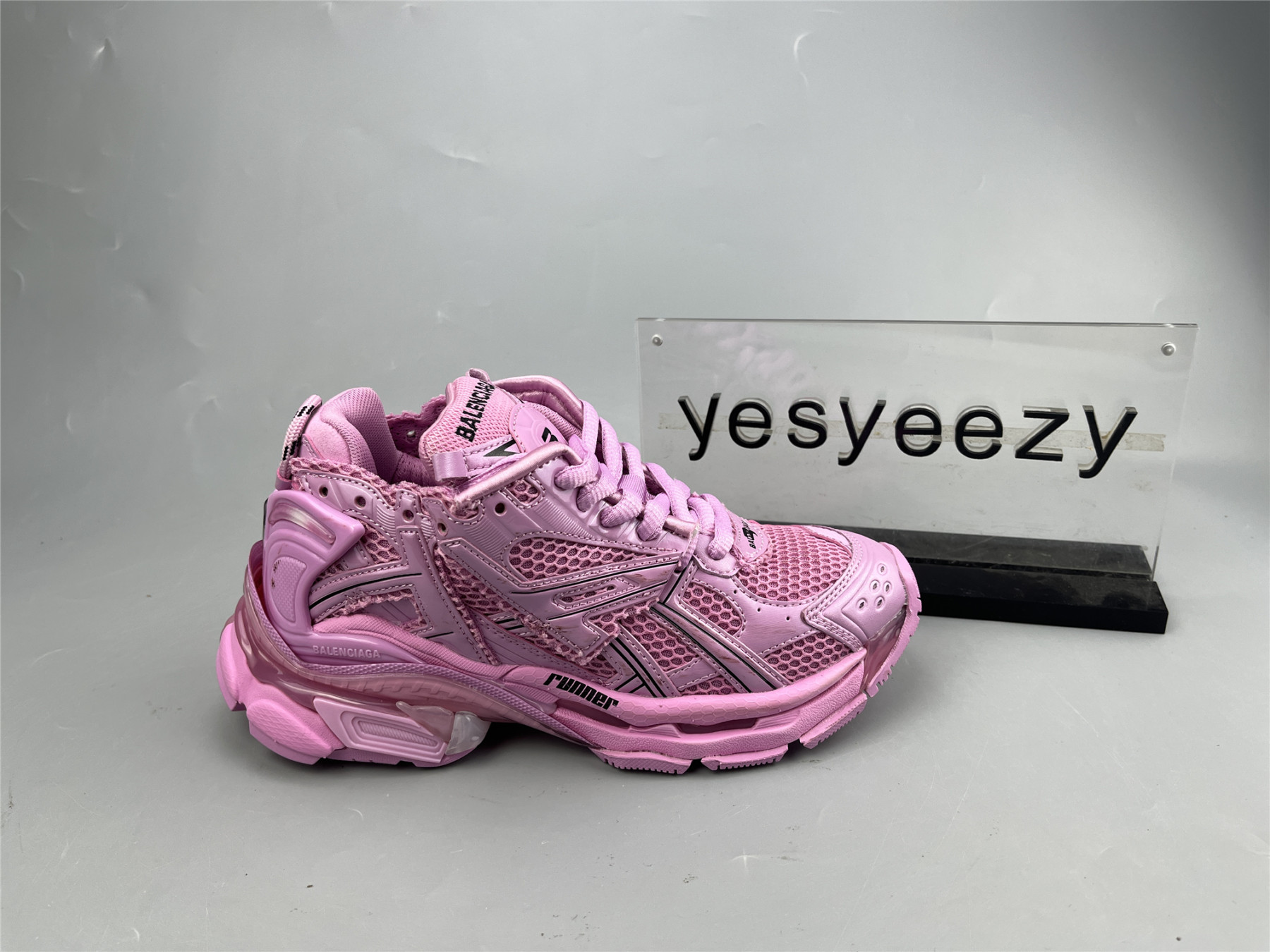 UA RUNNER SNEAKER PINK