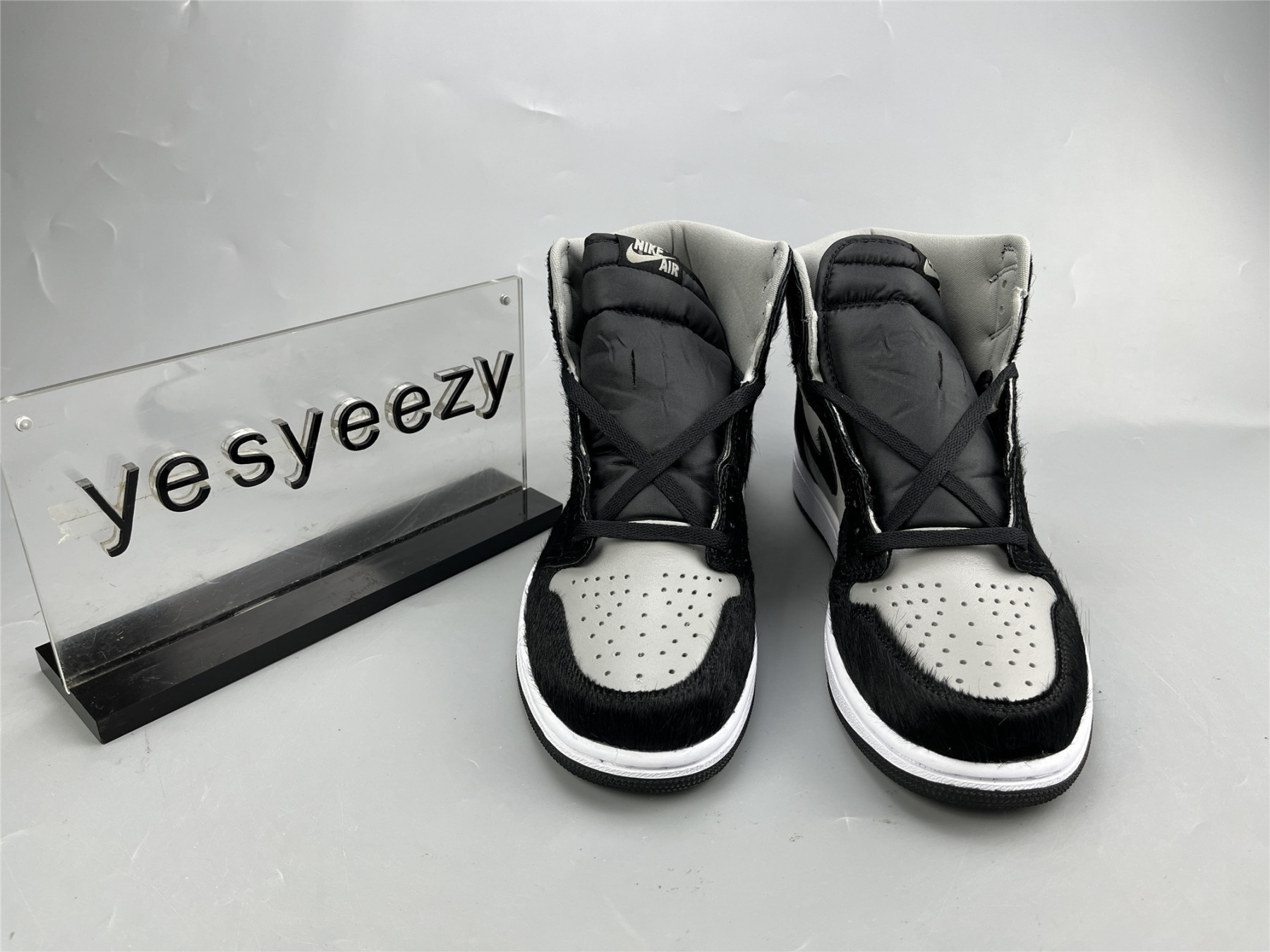 UA WMNS AIR JORDAN 1 RETRO HIGH OG 