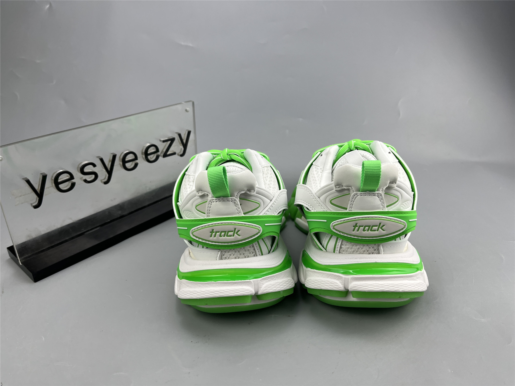 UA TRACK WHITE GREEN GLOW
