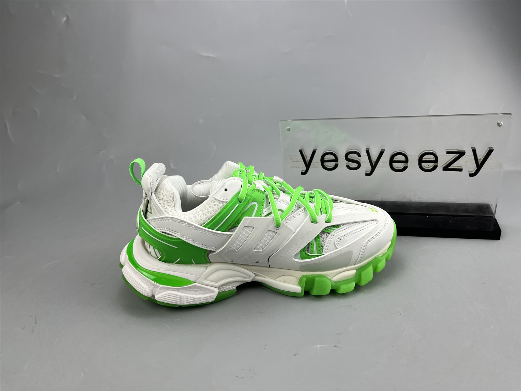 UA TRACK WHITE GREEN GLOW