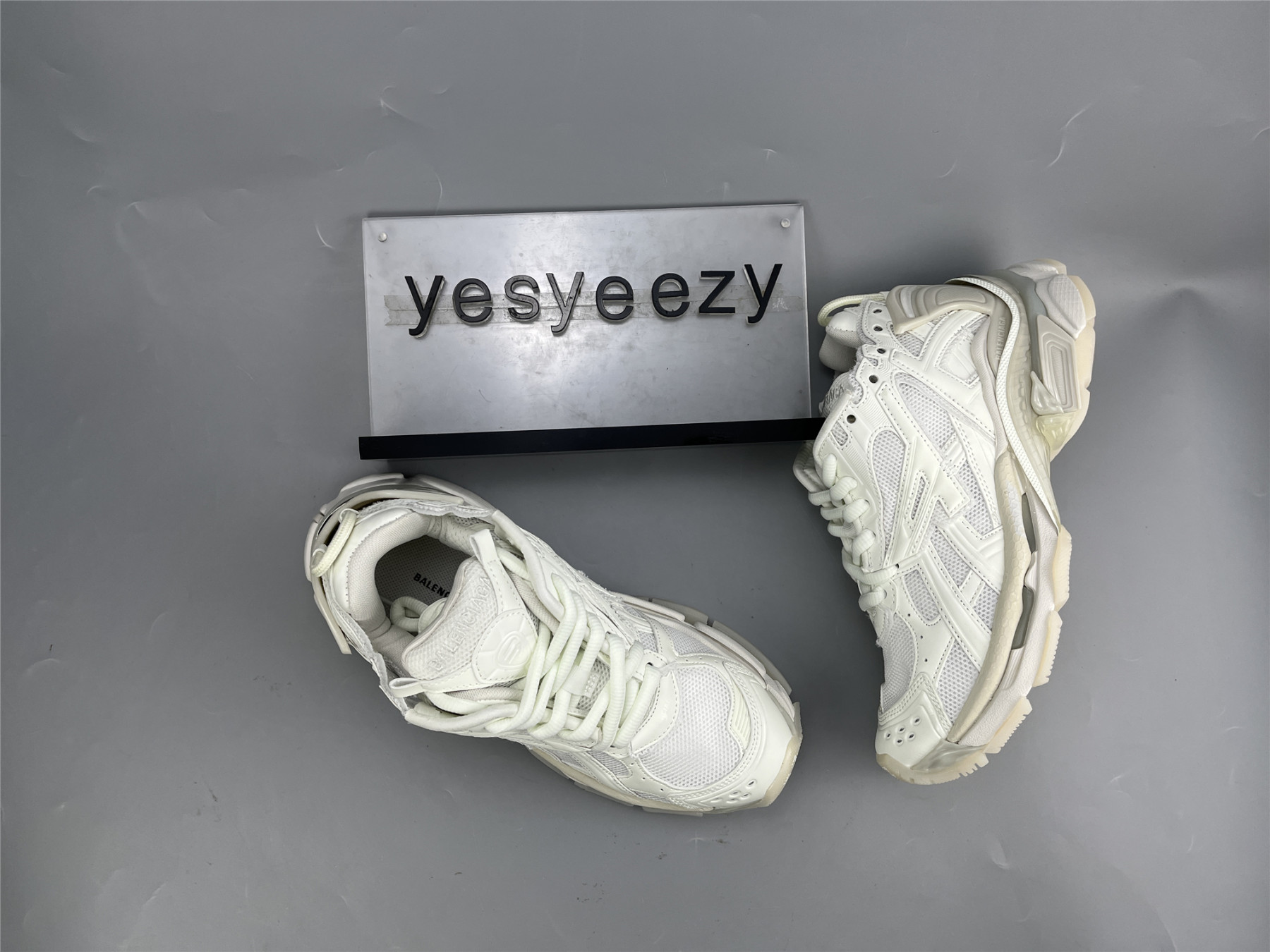 UA RUNNER FLUORESCENT WHITE