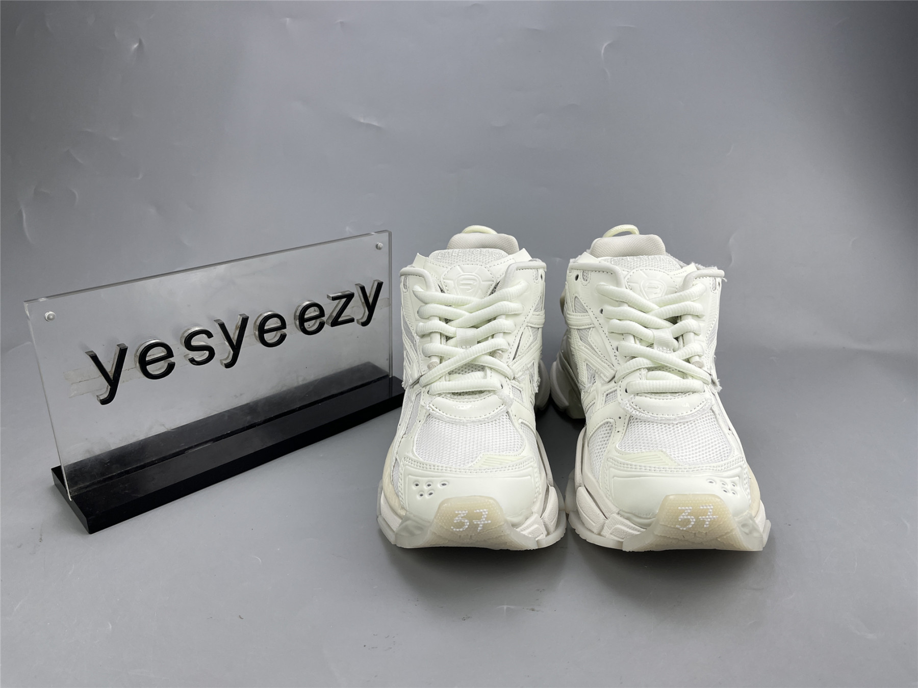 UA RUNNER FLUORESCENT WHITE