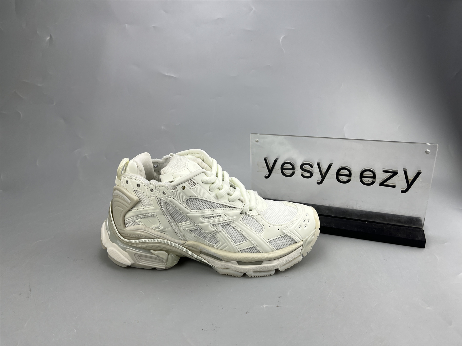 UA RUNNER FLUORESCENT WHITE