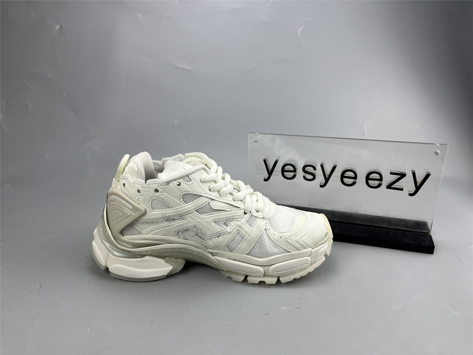 UA RUNNER FLUORESCENT WHITE