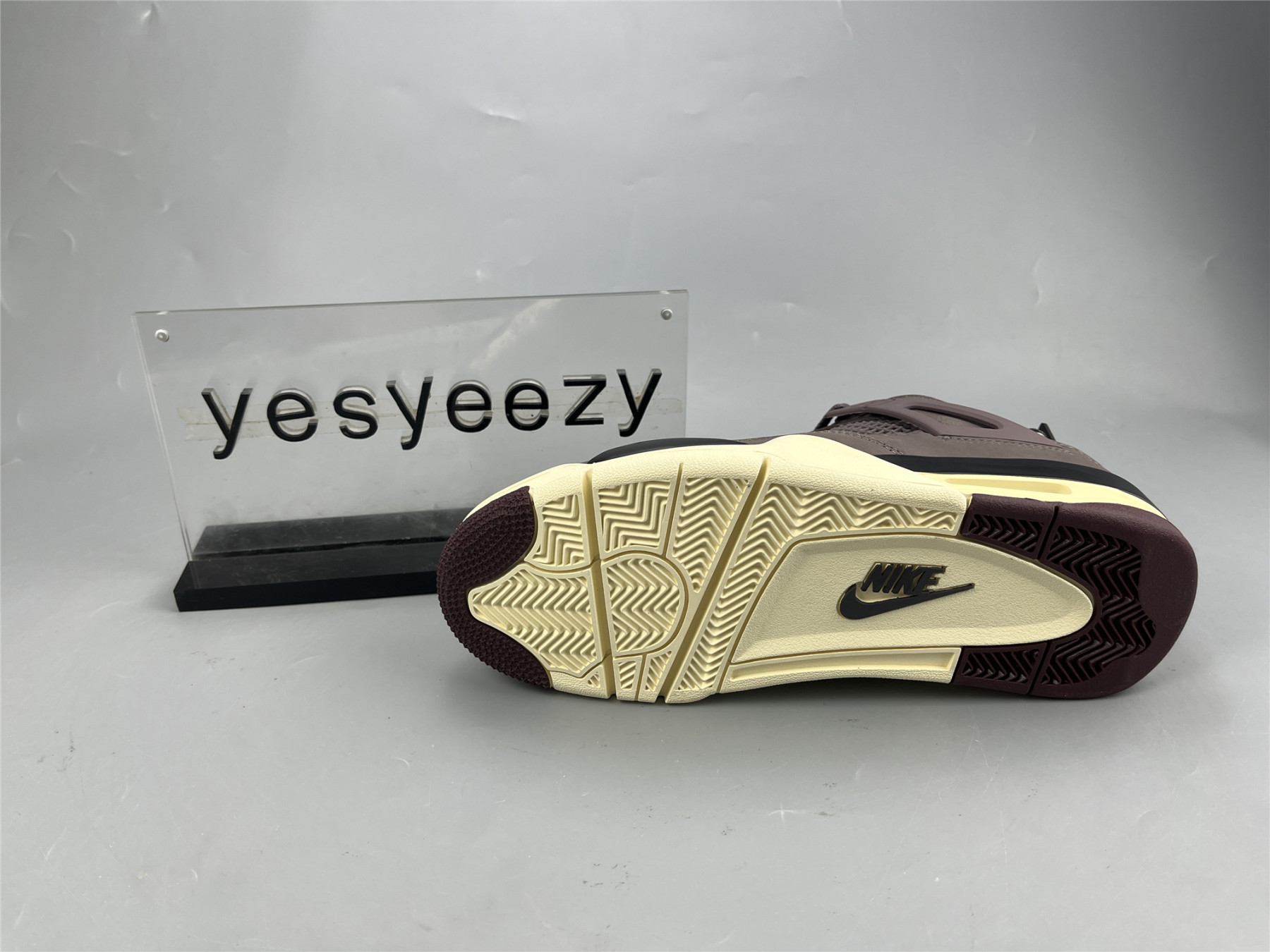 UA A MA MANIÉRE X AIR JORDAN 4 RETRO 