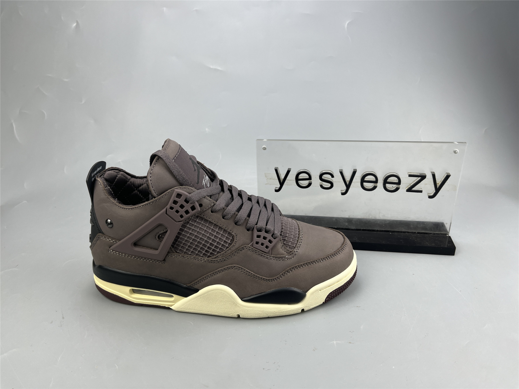 UA A MA MANIÉRE X AIR JORDAN 4 RETRO 