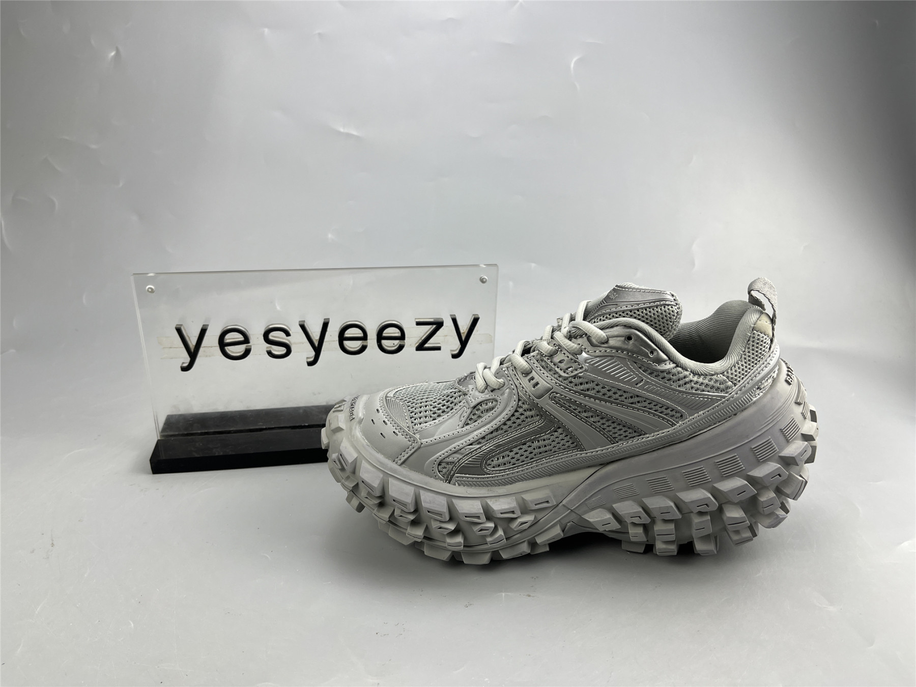 UA DEFENDER GREY
