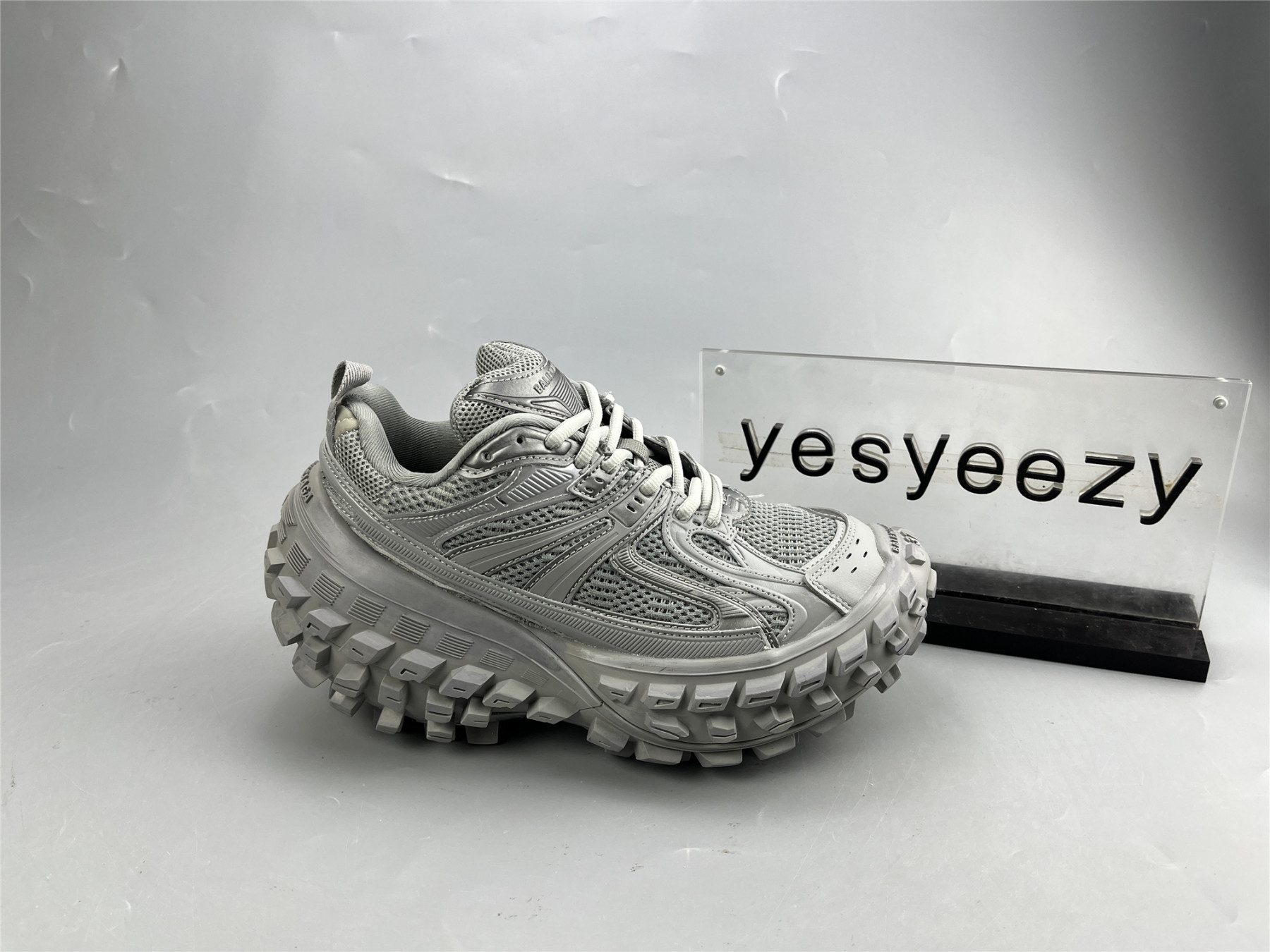 UA DEFENDER GREY