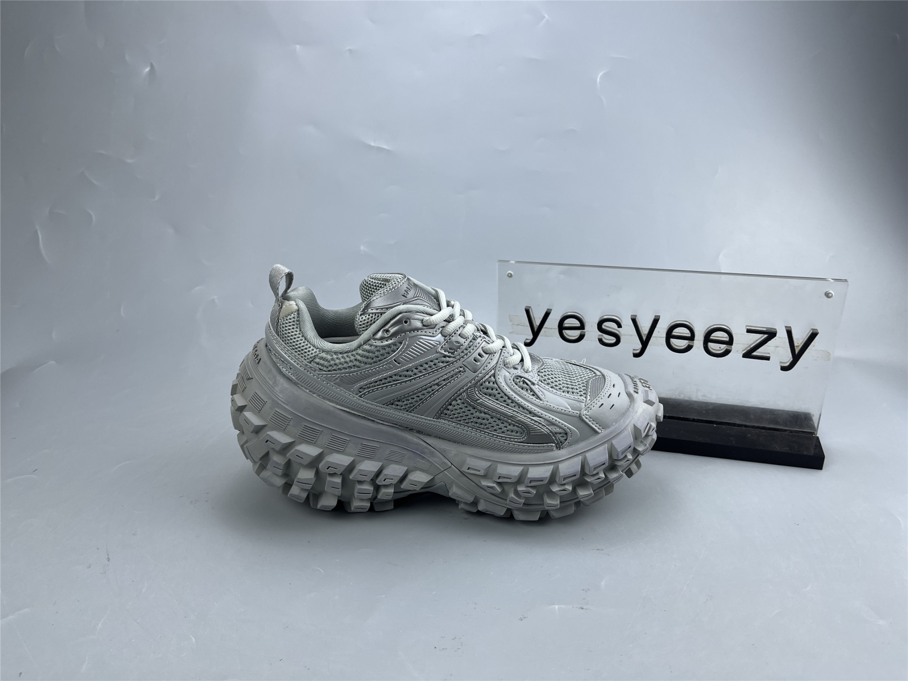 UA DEFENDER GREY