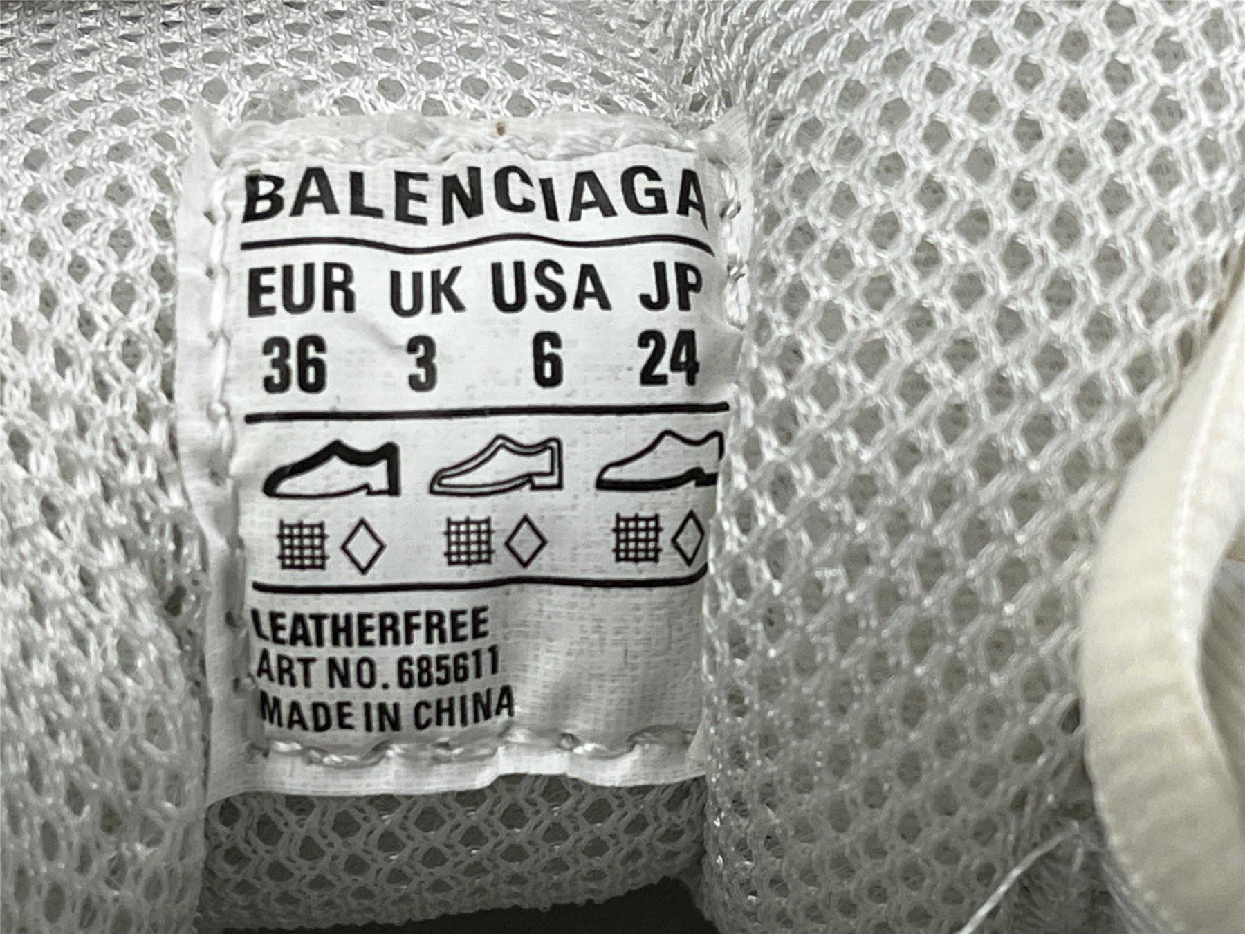 UA DEFENDER EGGSHELL BLACK
