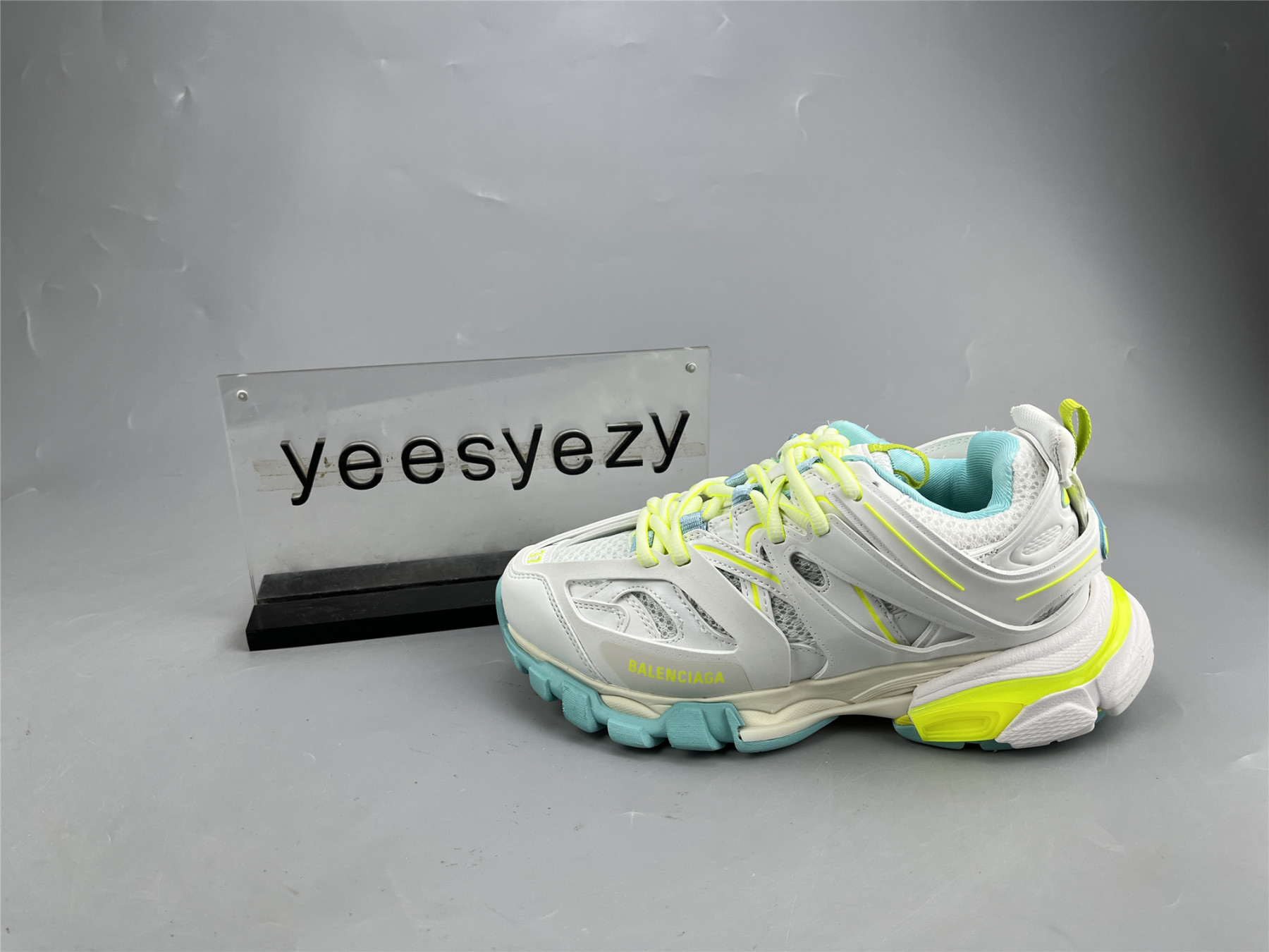 UA TRACK SNEAKER WHT FLUO Y TURQ