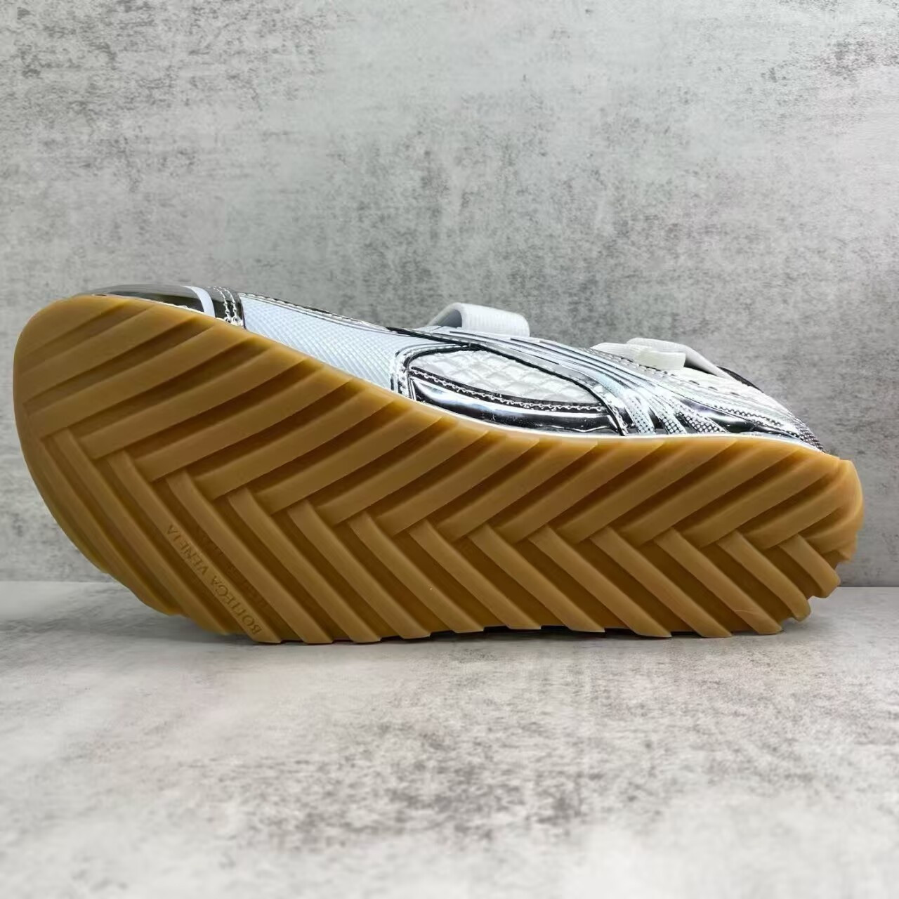 ua b0tt*ga Ven*ta orbit flash mary-jane sneaker