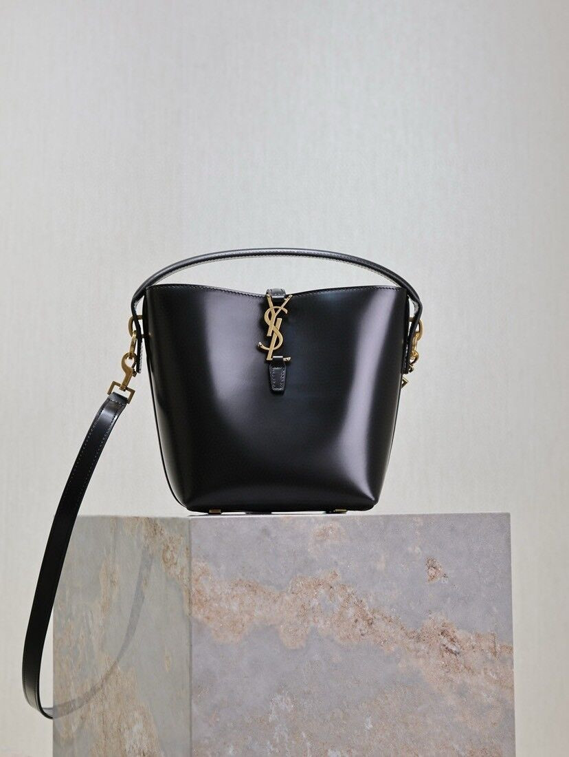 Y51 LE 37 In Shiny Leather 17x20x13cm
